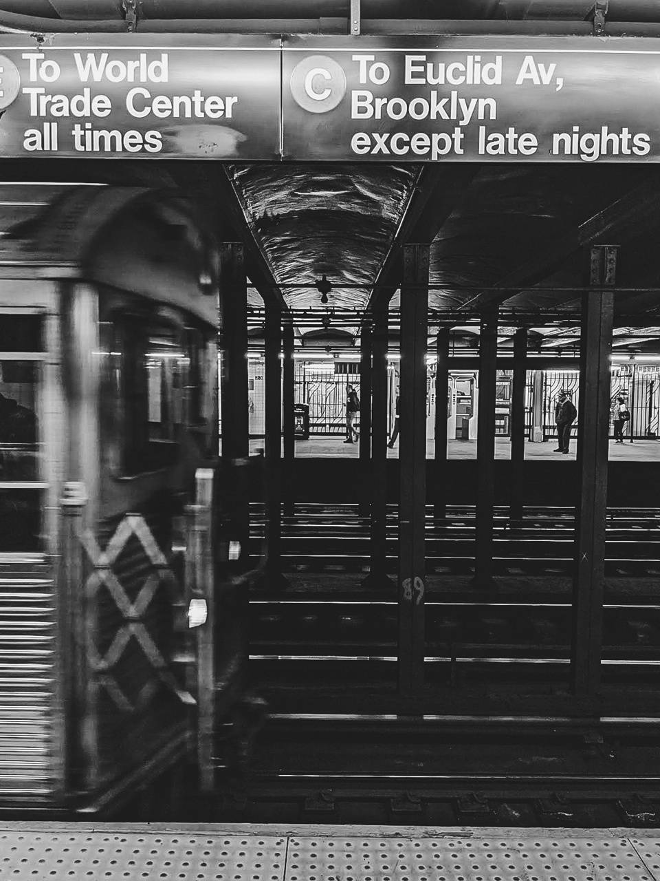 960x1280 New York Subway wallpaper