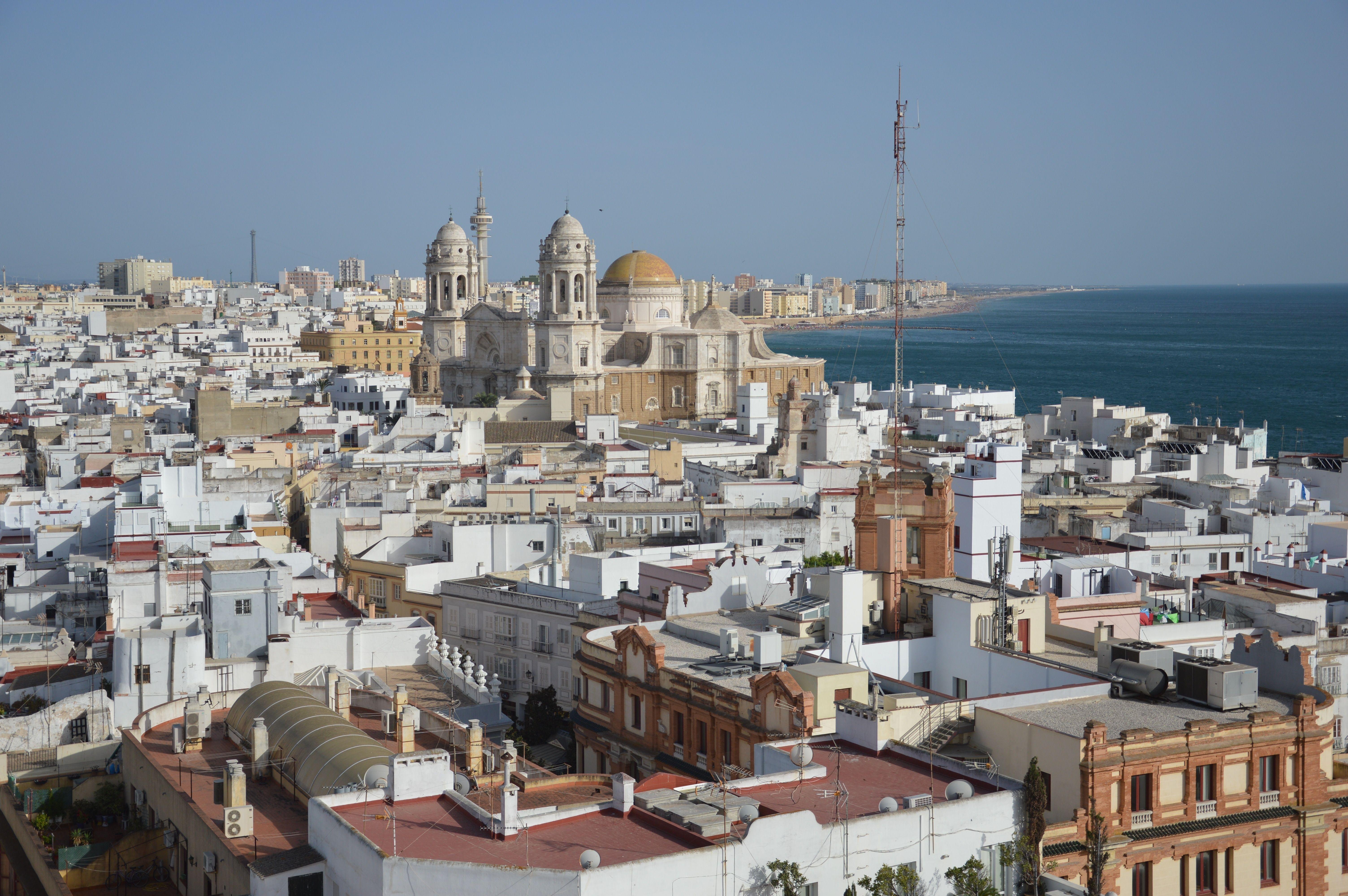 Кадис. Кадис Андалусия Испания. Cadiz город в Испании. Кадис Испания достопримечательности. Порт Кадис в Испании.