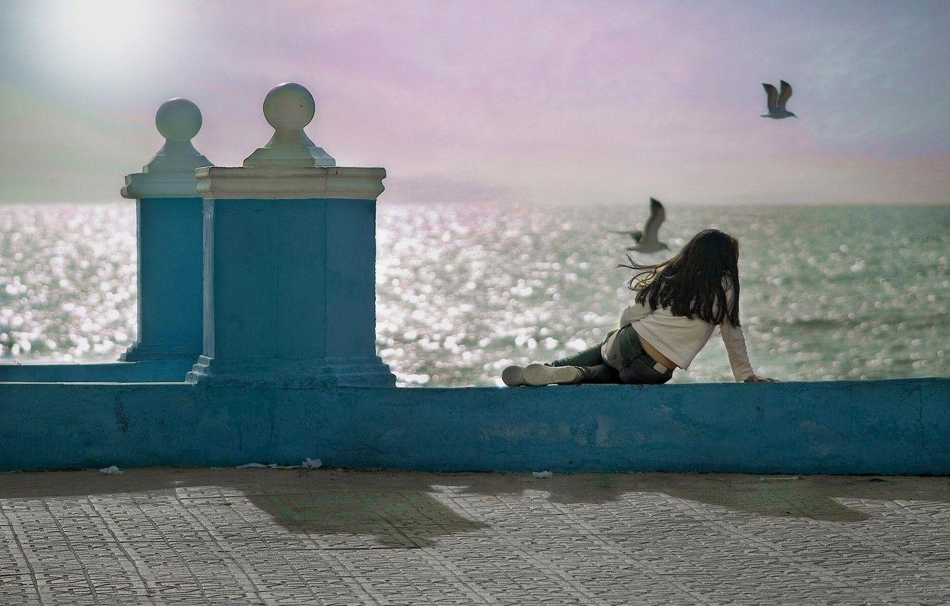 1332x850 Wallpaper birds, the ocean, seagulls, girl, Spain, promenade, Spain, Andalusia, Andalusia, Cadiz Bay, Gulf of Cadiz, Matalascanas, Matalascañas image for desktop, section настроения