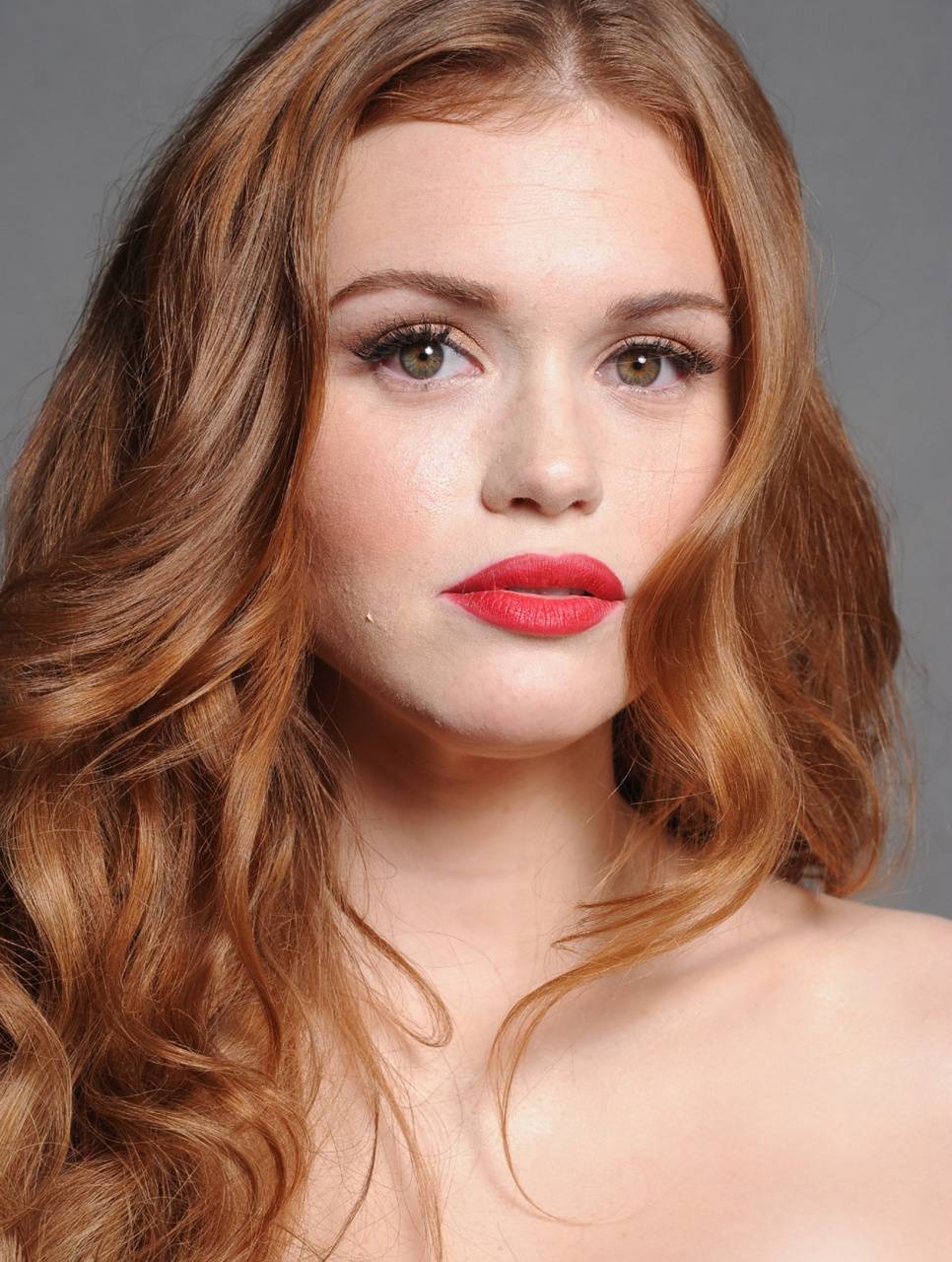 966x1280 Holland Roden wallpaper