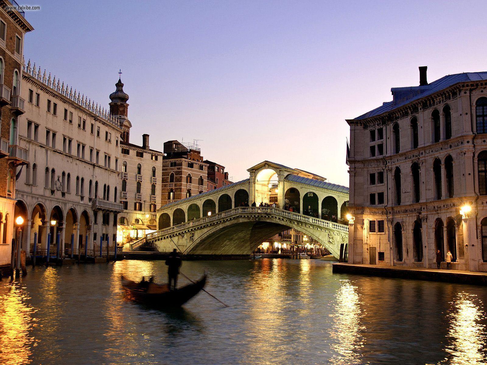 1600x1200 Buildings & City: Rialto Bridge Grand Canal Venice Italy, desktop