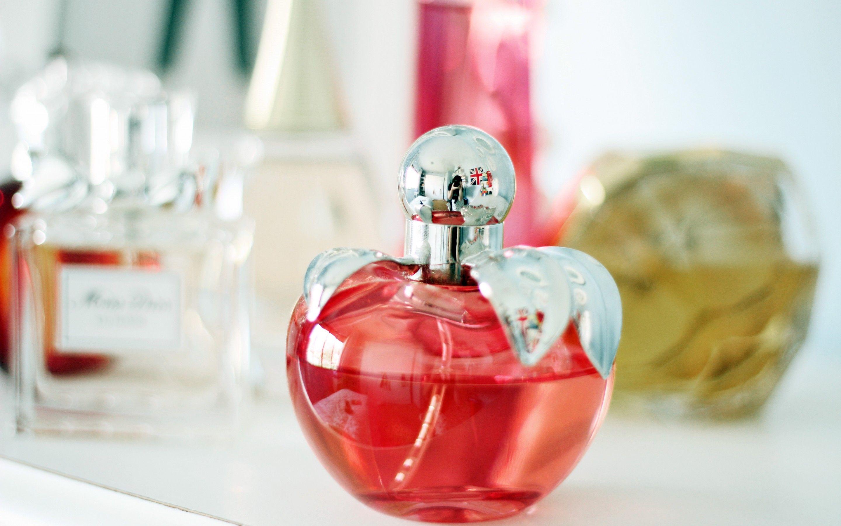 2880x1800 Perfume Background. Perfume Wallpaper, Chanel Perfume Wallpaper and Perfume Jennifer Lopez Wallpaper