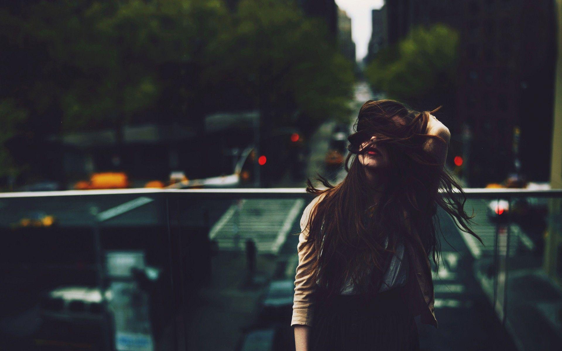 1920x1200 City Girl Wallpaper