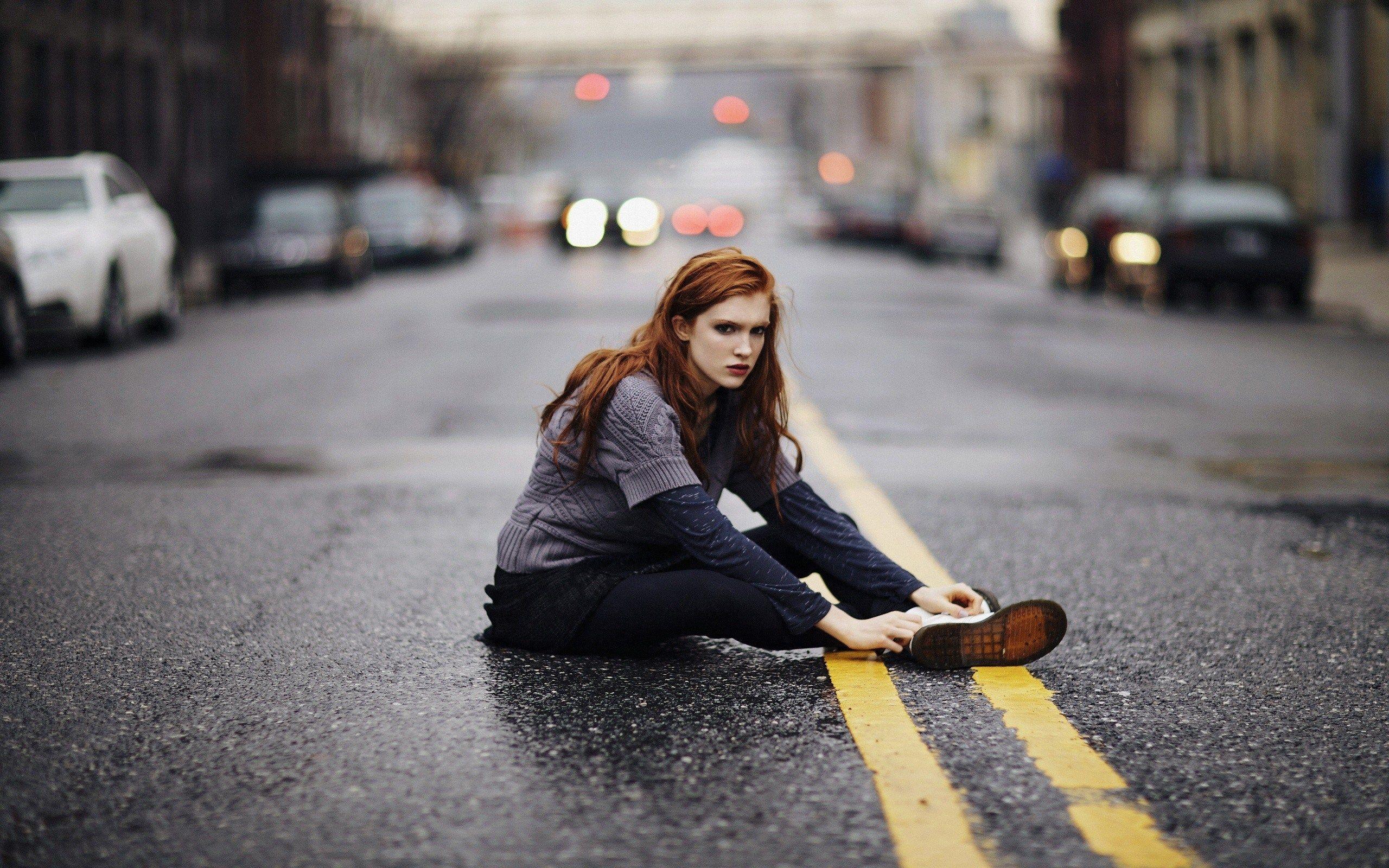 2560x1600 Redhead Girl Street City Fashion wallpaperx1600