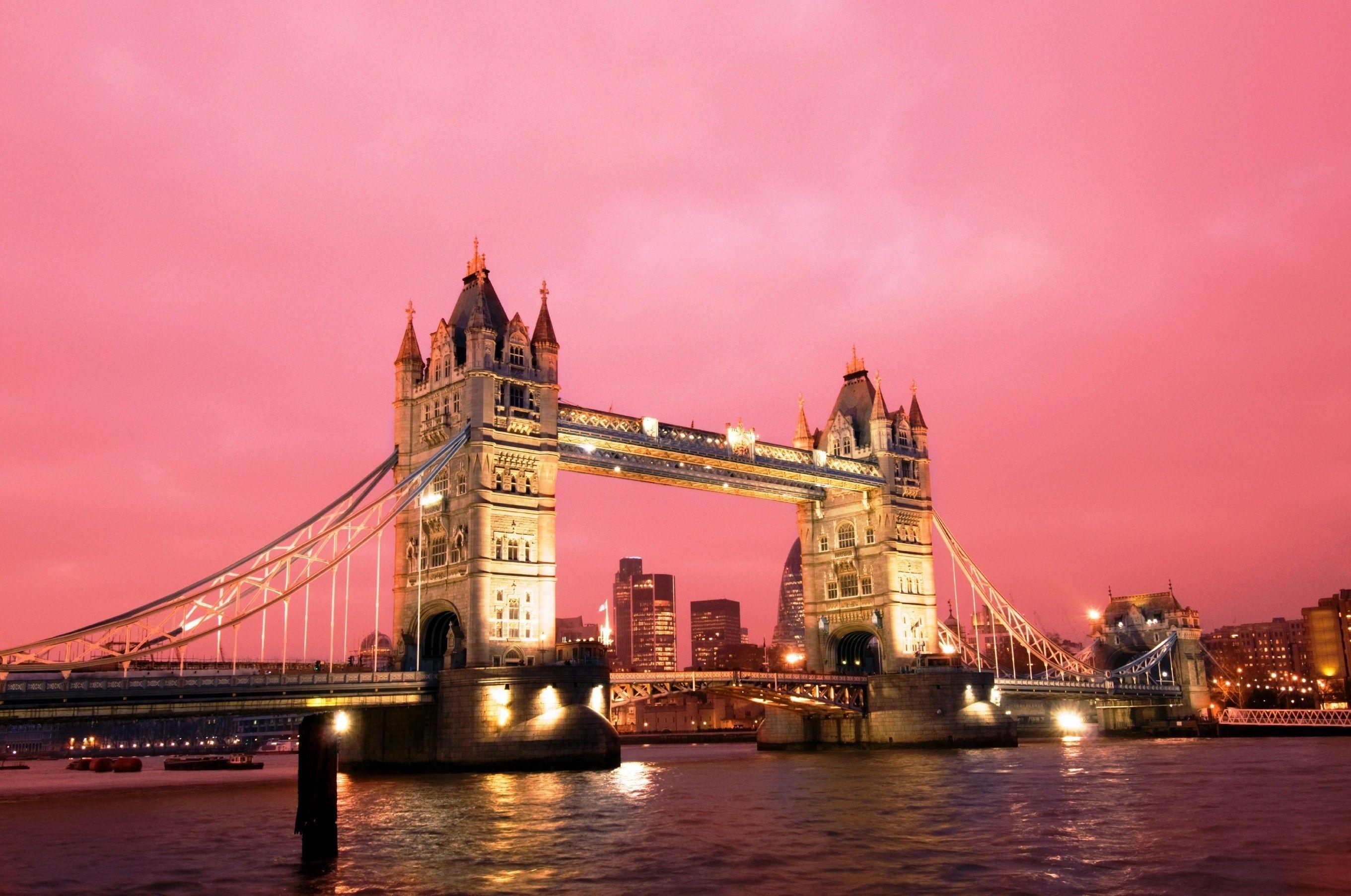 2721x1806 Elegant Night View of Tower Bridge in UK HD Wallpaper