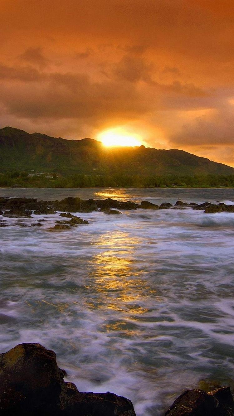750x1334 Sunrise On Sea Wallpaper