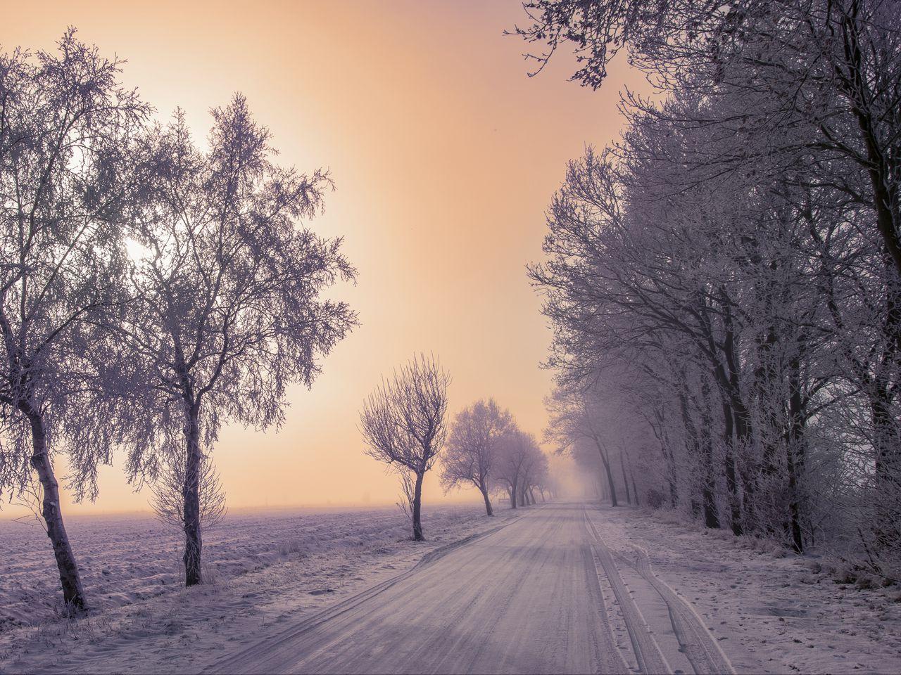 1280x960 Download wallpaper 1280x960 winter, road, snow, trees, fog standard 4:3 HD background