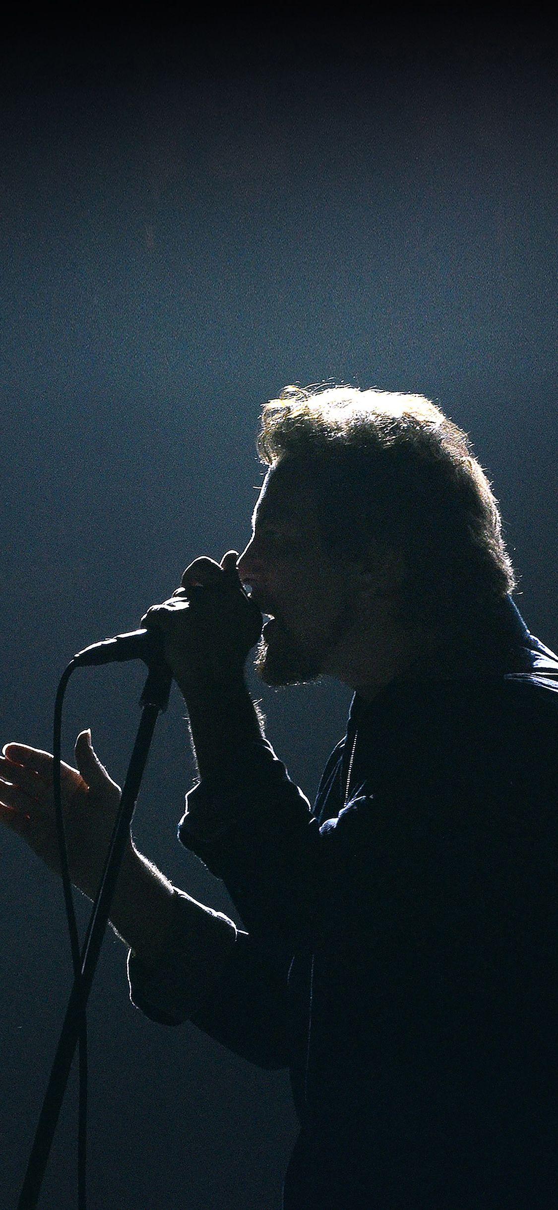 1125x2436 iPhone wallpaper. pearl jam singing music face