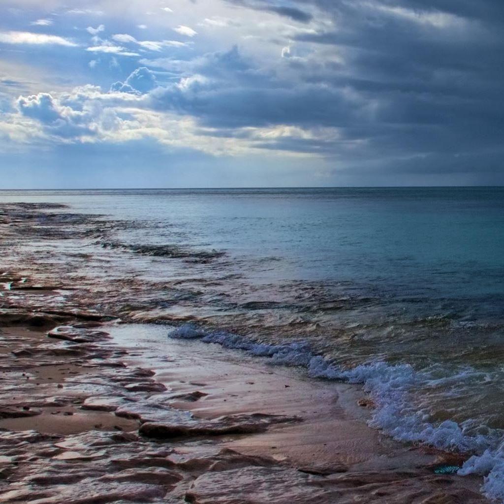 1024x1024 Scenic Beach Waves iPad Wallpaper Free Download