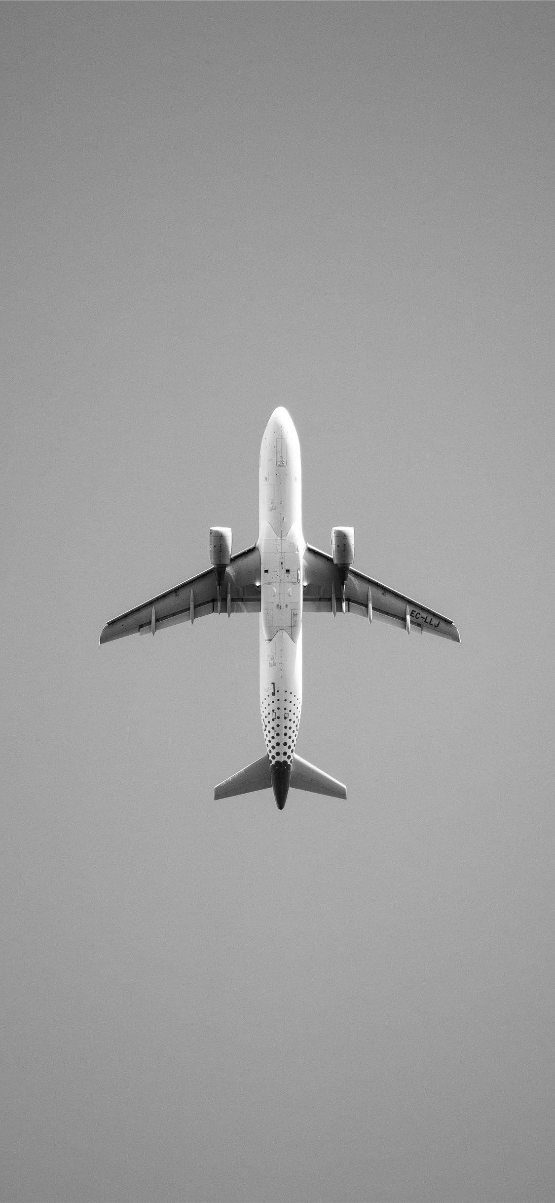1125x2436 iPhone Xr Wallpaper Airplane