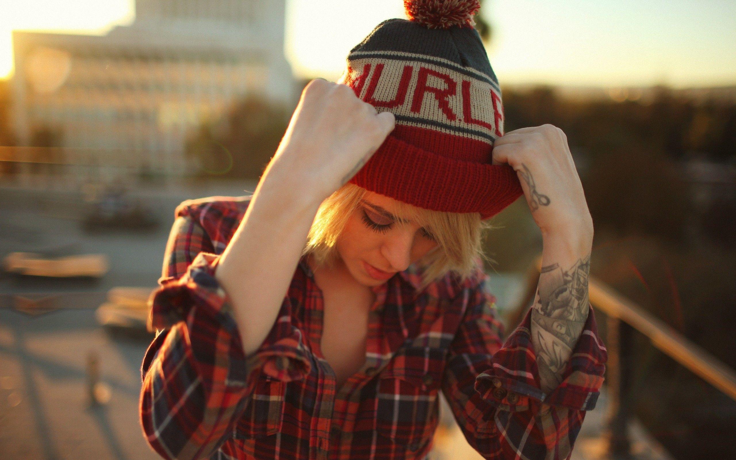 2560x1600 Awesome Girl Hat Wallpaper 43331 2560x1600px