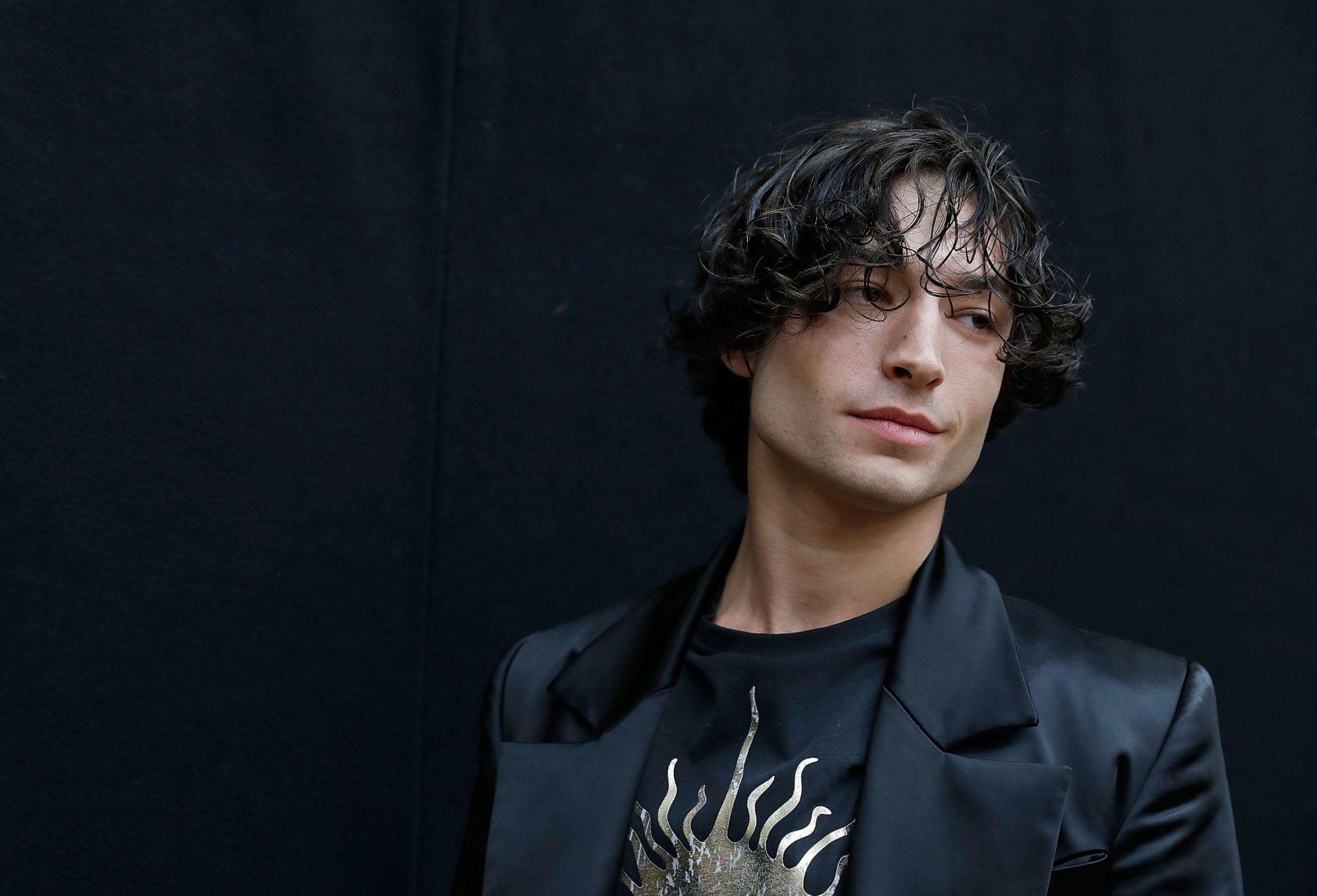 Ezra Miller Wallpapers Top Free Ezra Miller Backgrounds WallpaperAccess