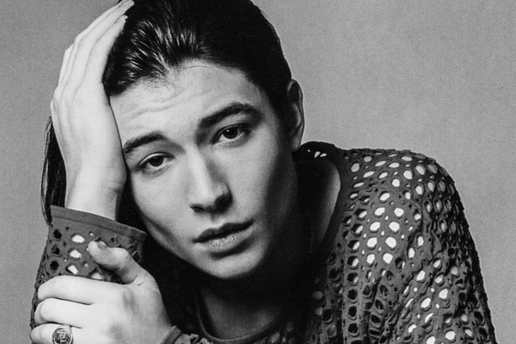 1800x1200 Ezra Miller Wallpaper