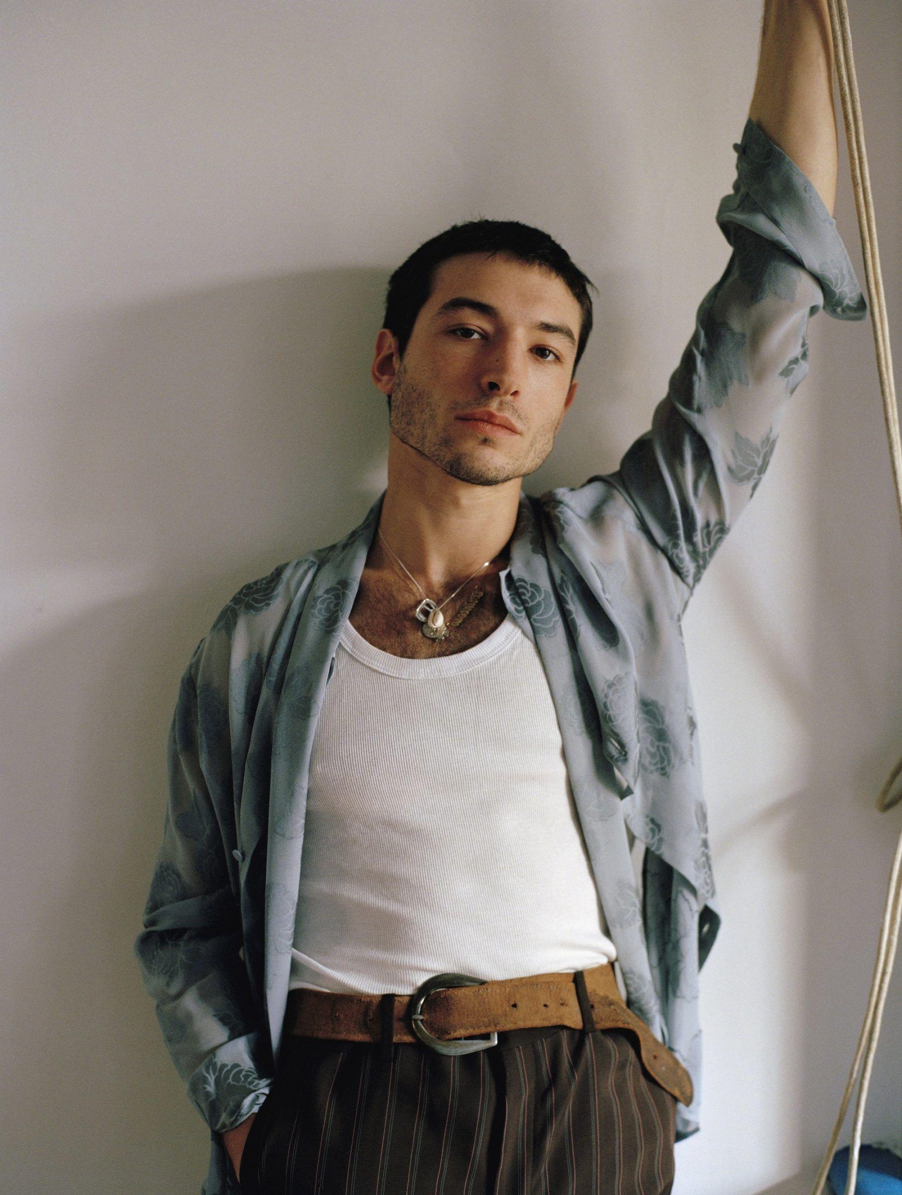 Ezra Miller Wallpapers - Top Free Ezra Miller Backgrounds - WallpaperAccess