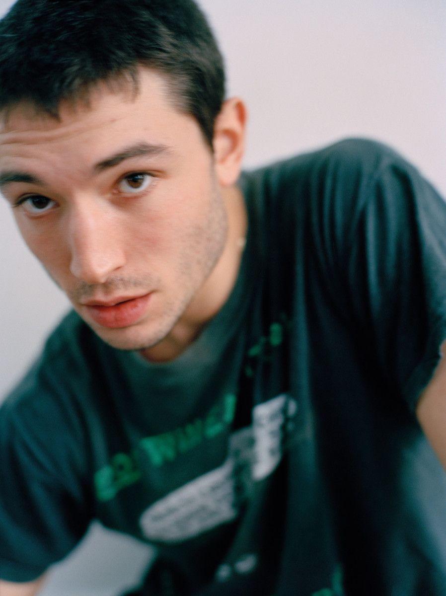 Ezra Miller Wallpapers - Top Free Ezra Miller Backgrounds - WallpaperAccess