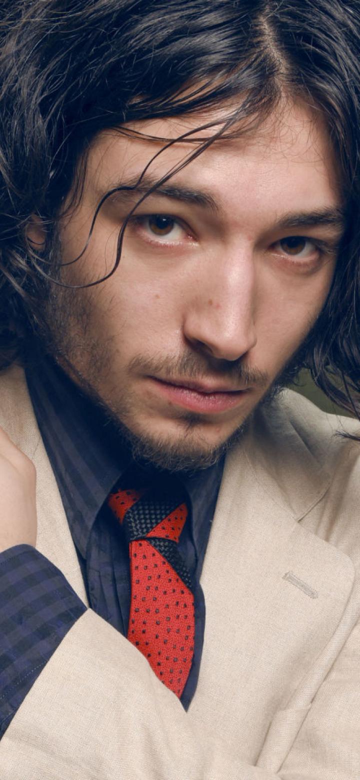 Ezra Miller Wallpapers - Top Free Ezra Miller Backgrounds - WallpaperAccess