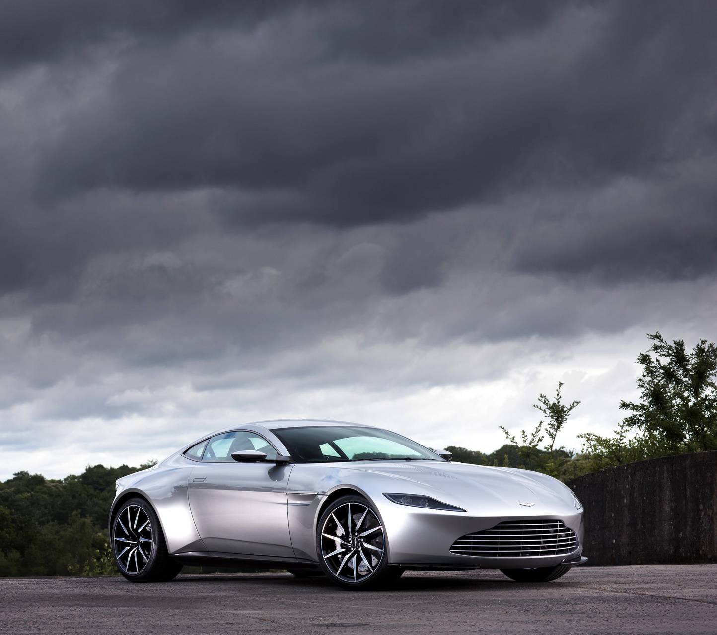 1444x1280 Aston Martin wallpaper