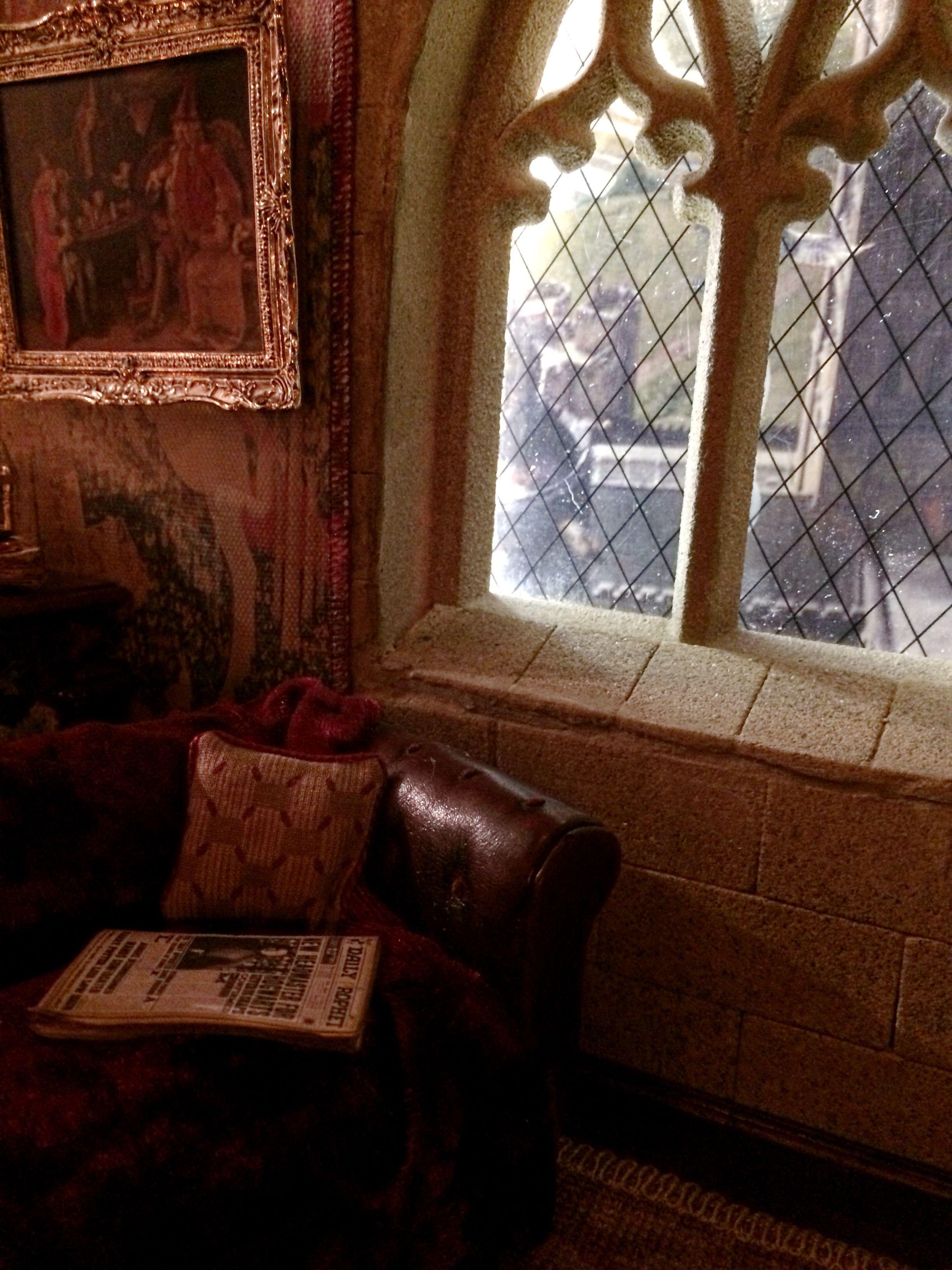 2448x3264 Harry Potter Gryffindor common room. Gryffindor common room, Harry potter room, Harry potter wall