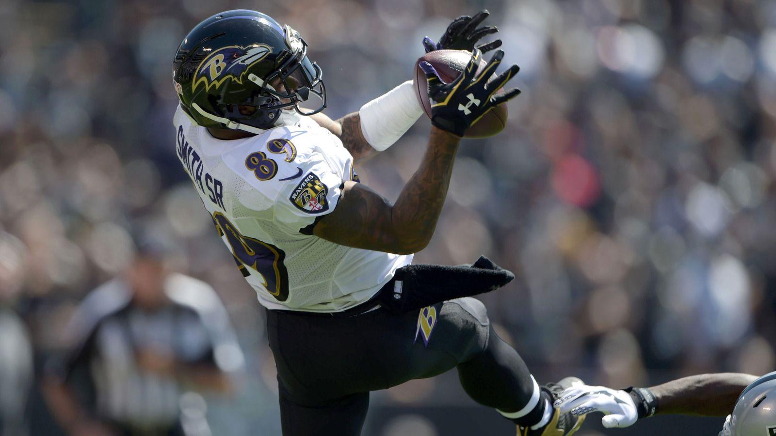 1600x900 Report: Justin Tuck, Steve Smith Sr. had to be separated at halftime
