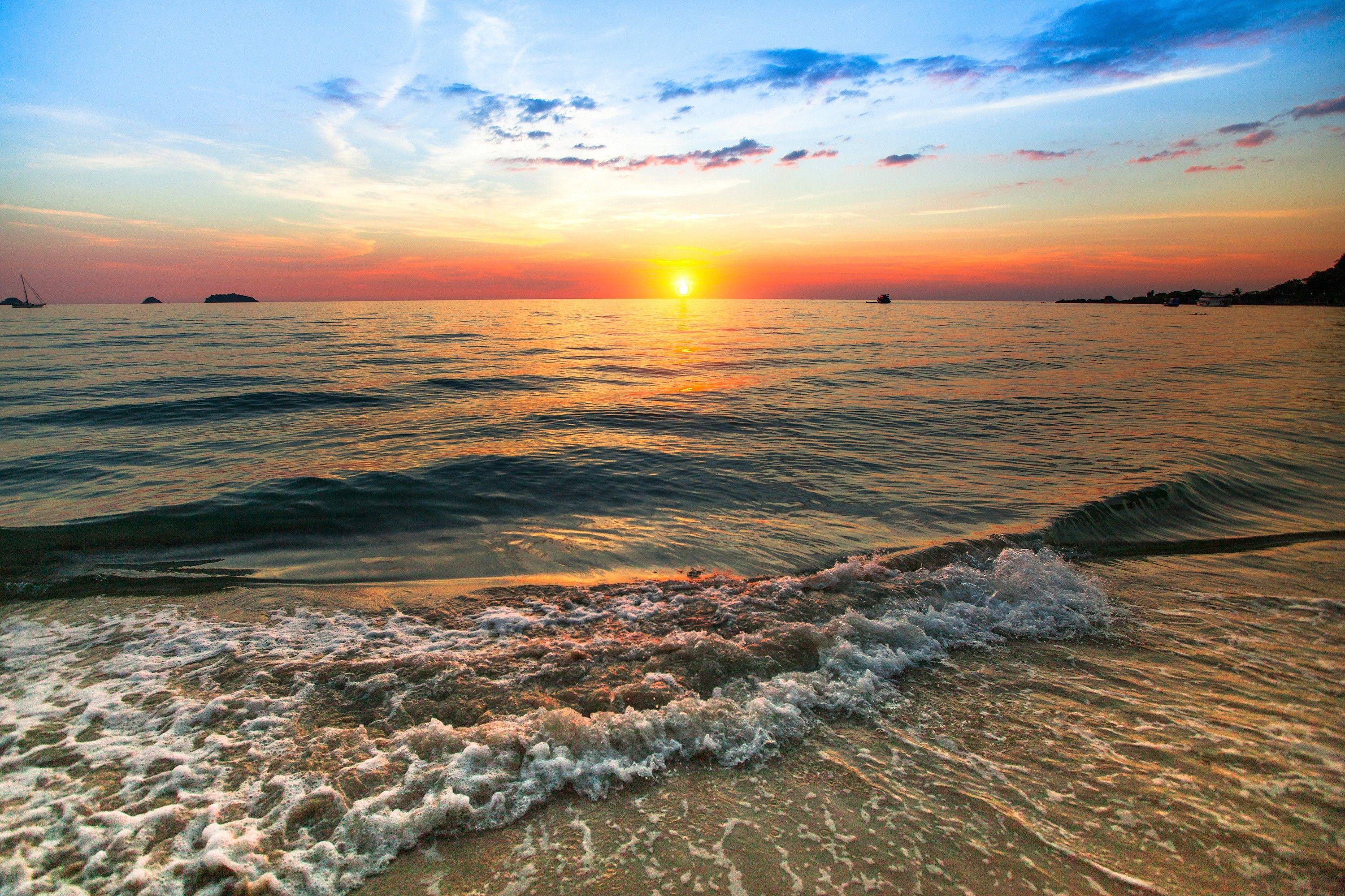 Bãi biển 3000x2000: Ngày mới Mặt trời mọc Đại dương lộng lẫy Bầu trời Sóng tự nhiên Bãi biển Mây