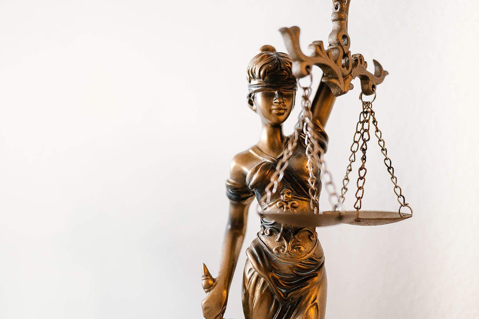 1570x1048 Blind Lady Justice Statue in Law Office Free
