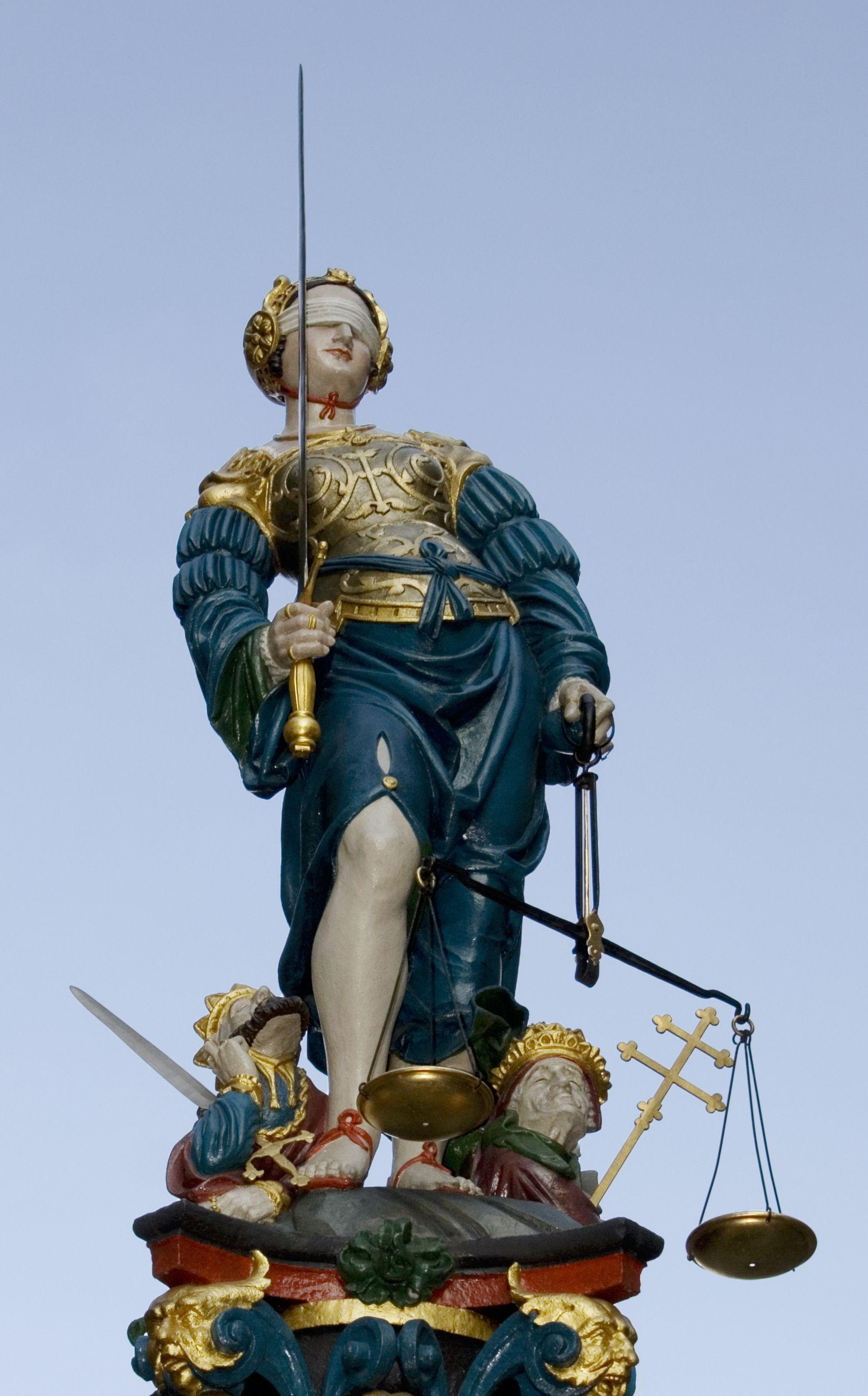 1656x2662 Gerechtigkeitsbrunnen (Bern)