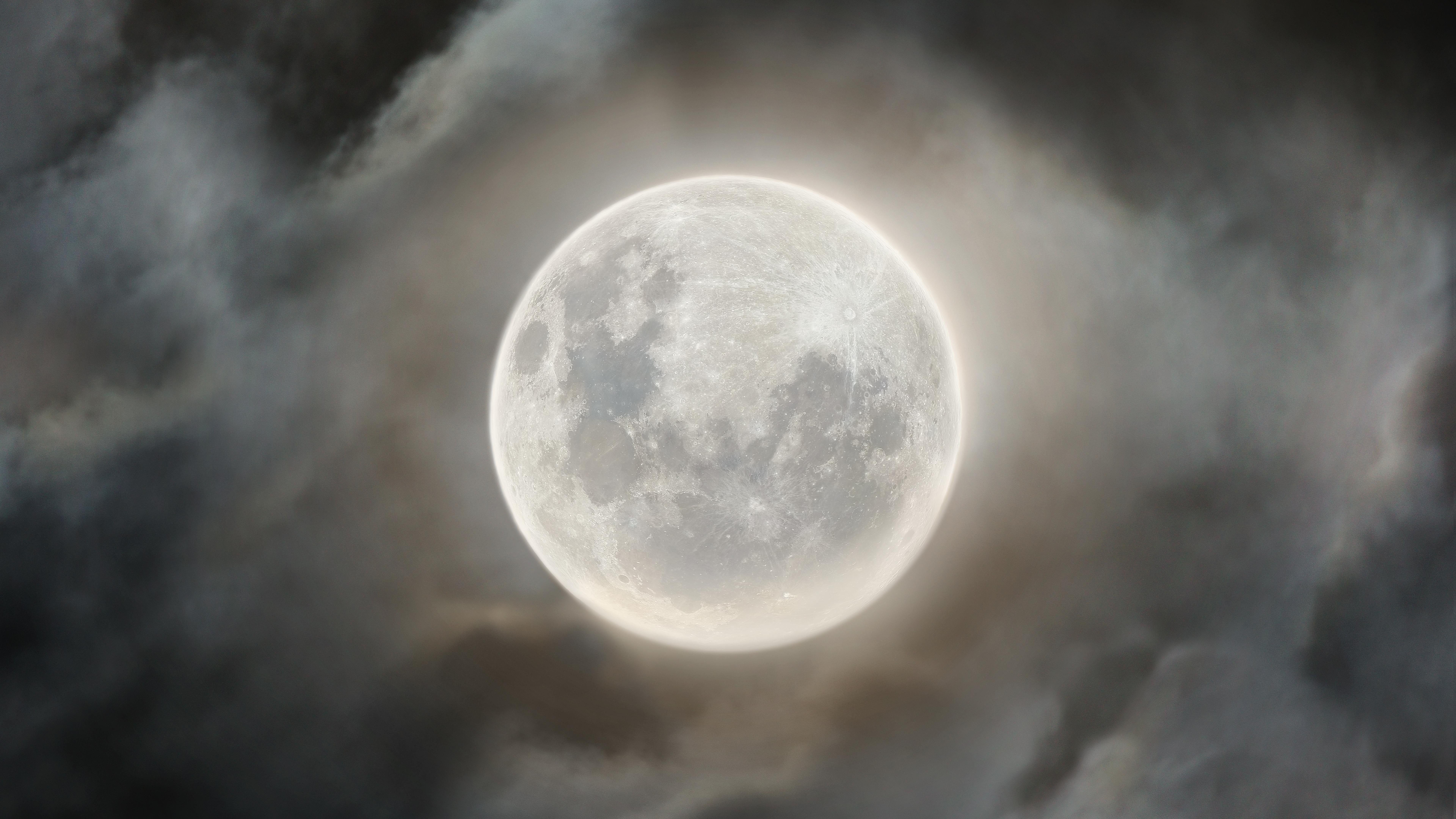 7680x4320 8K photo of a supermoon. Try zooming in /. Super moon, Moon photo, Clouds