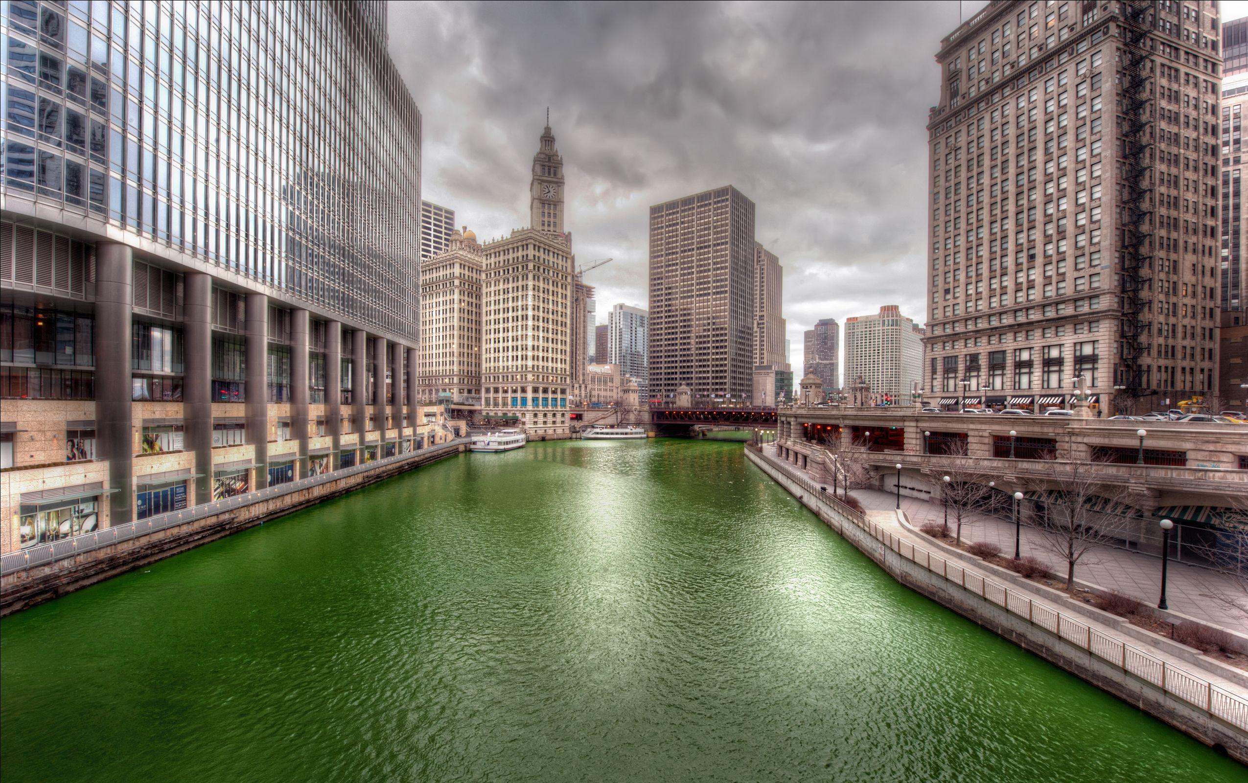 2550x1600 Dyeing The Chicago River Green Wallpaper
