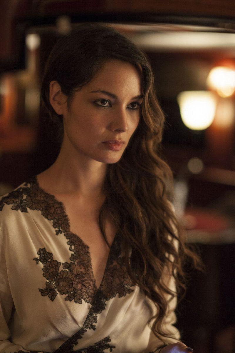 800x1200 Berenice Marlohe wallpaper