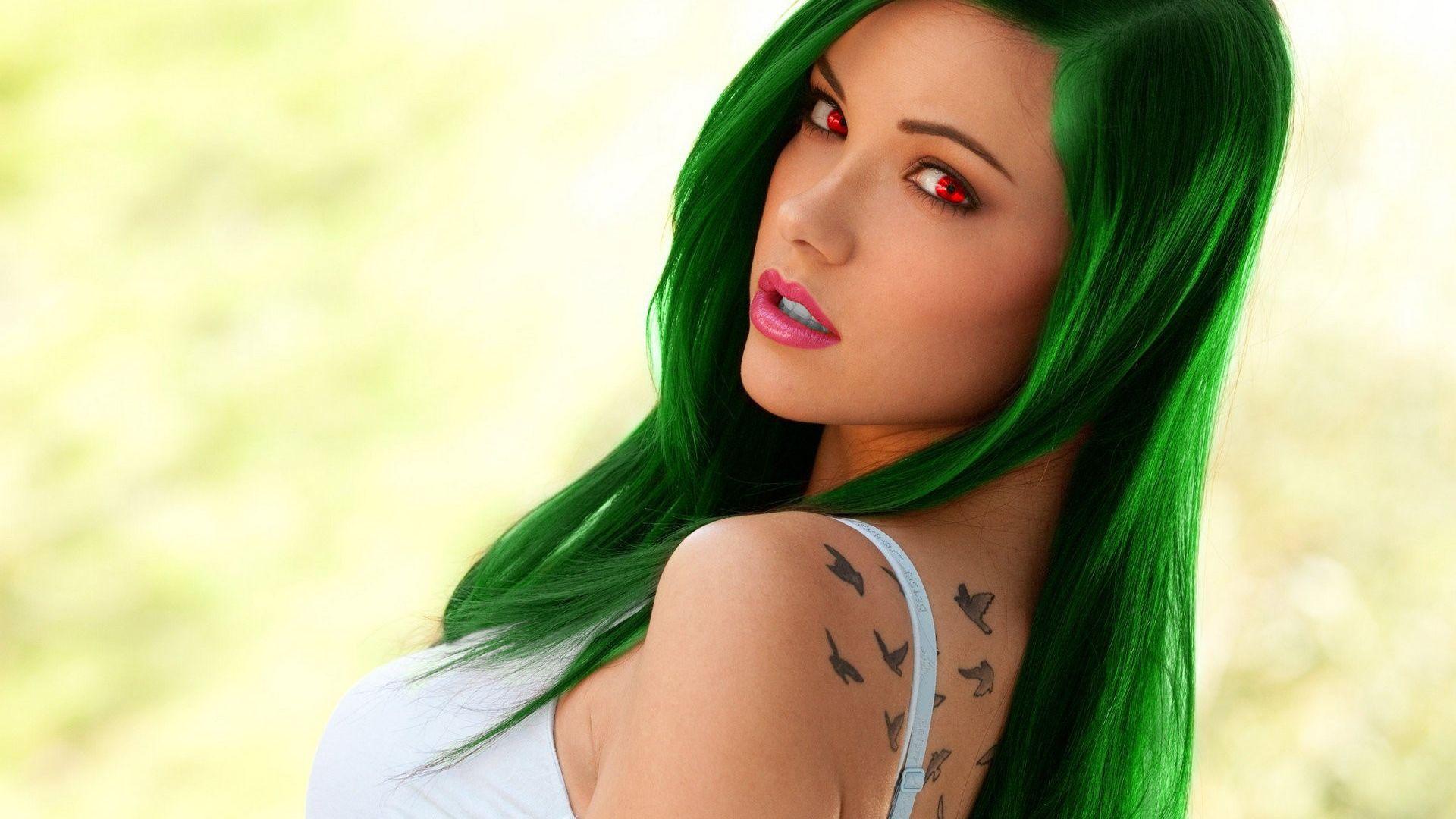 Dynamic Green Hair Abstract in HD Dynamic Green Hair Abstract in HD