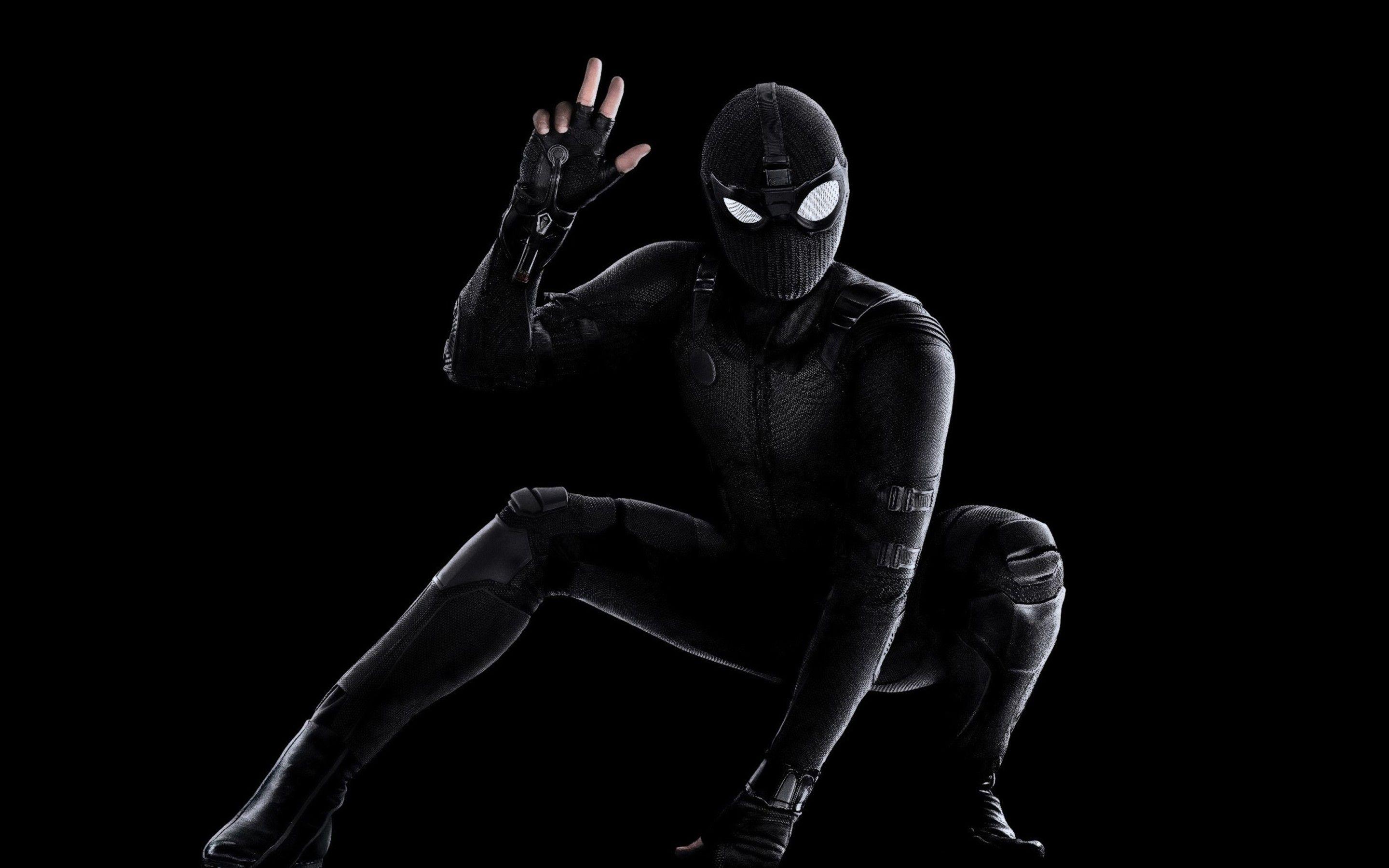 2880x1800 Download 2880x1800 Spider Man: Far From Home, Black Suit Wallpaper For MacBook Pro 15 Inch