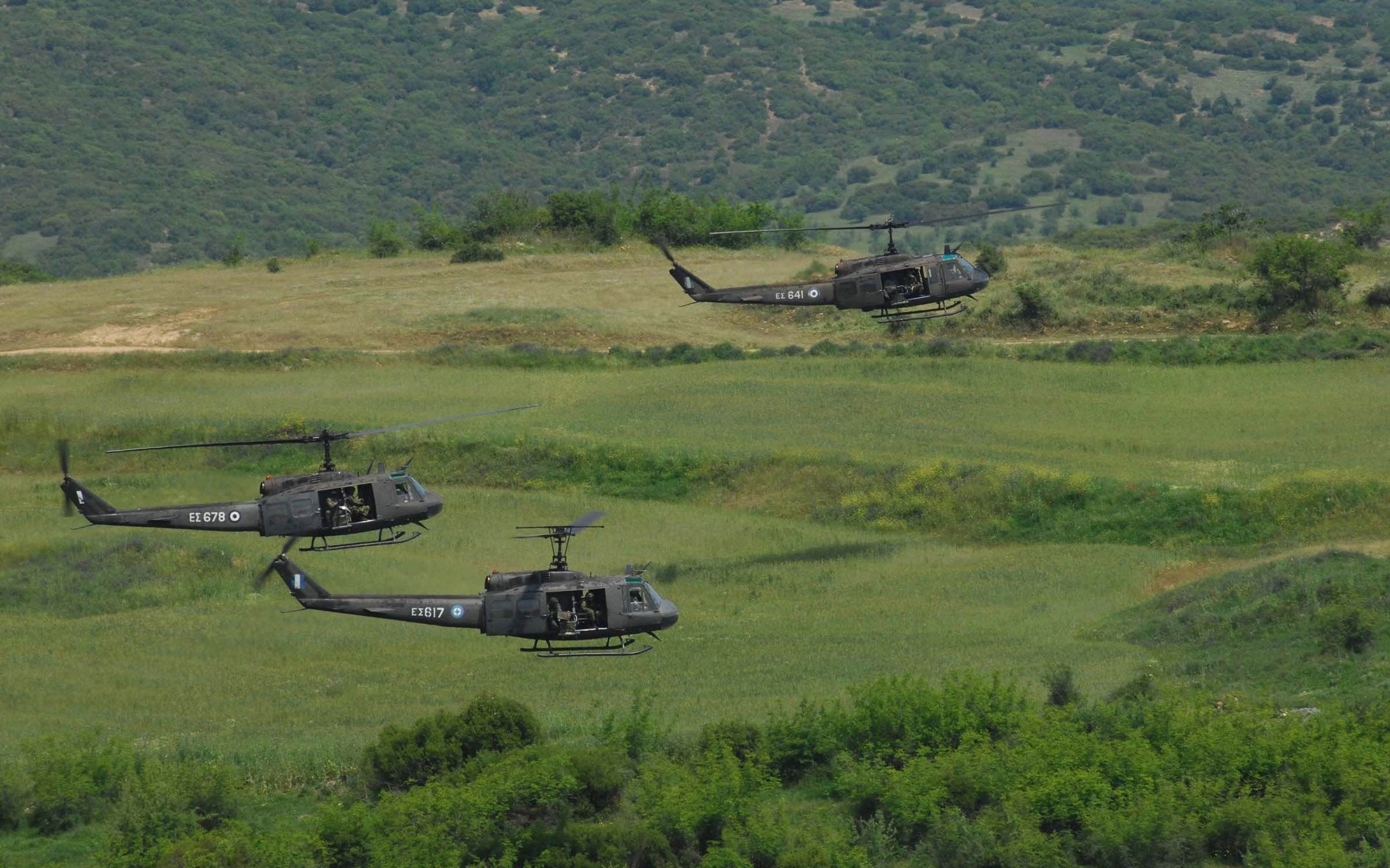 2560x1600 Bell UH 1 Iroquois Huey Military Aircraft Wallpaper