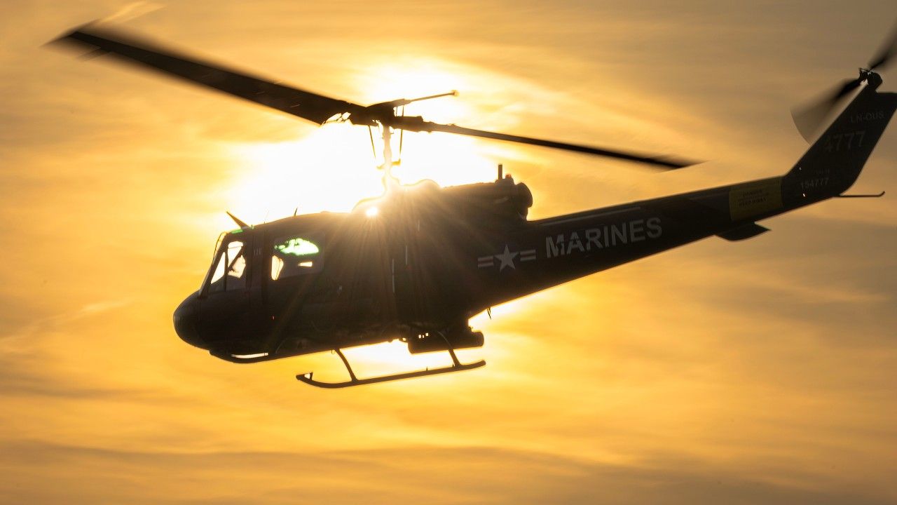 1280x720 Iconic Bell UH 1 Huey. Beautiful Sunset Display & Rotor Sound