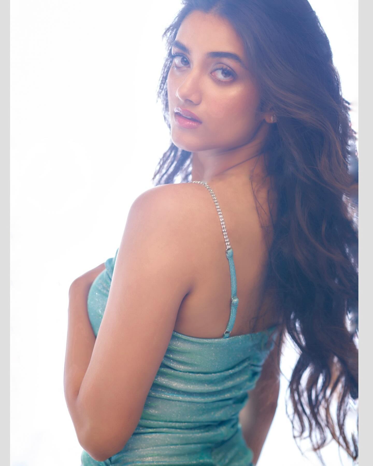 1440x1798 Bhagyashri Borse. స్లీవ్ లెస్ డ్రెస్‌లో భాగ్యశ్రీ బోర్సే మెరుపులు.-Namasthe Telangana