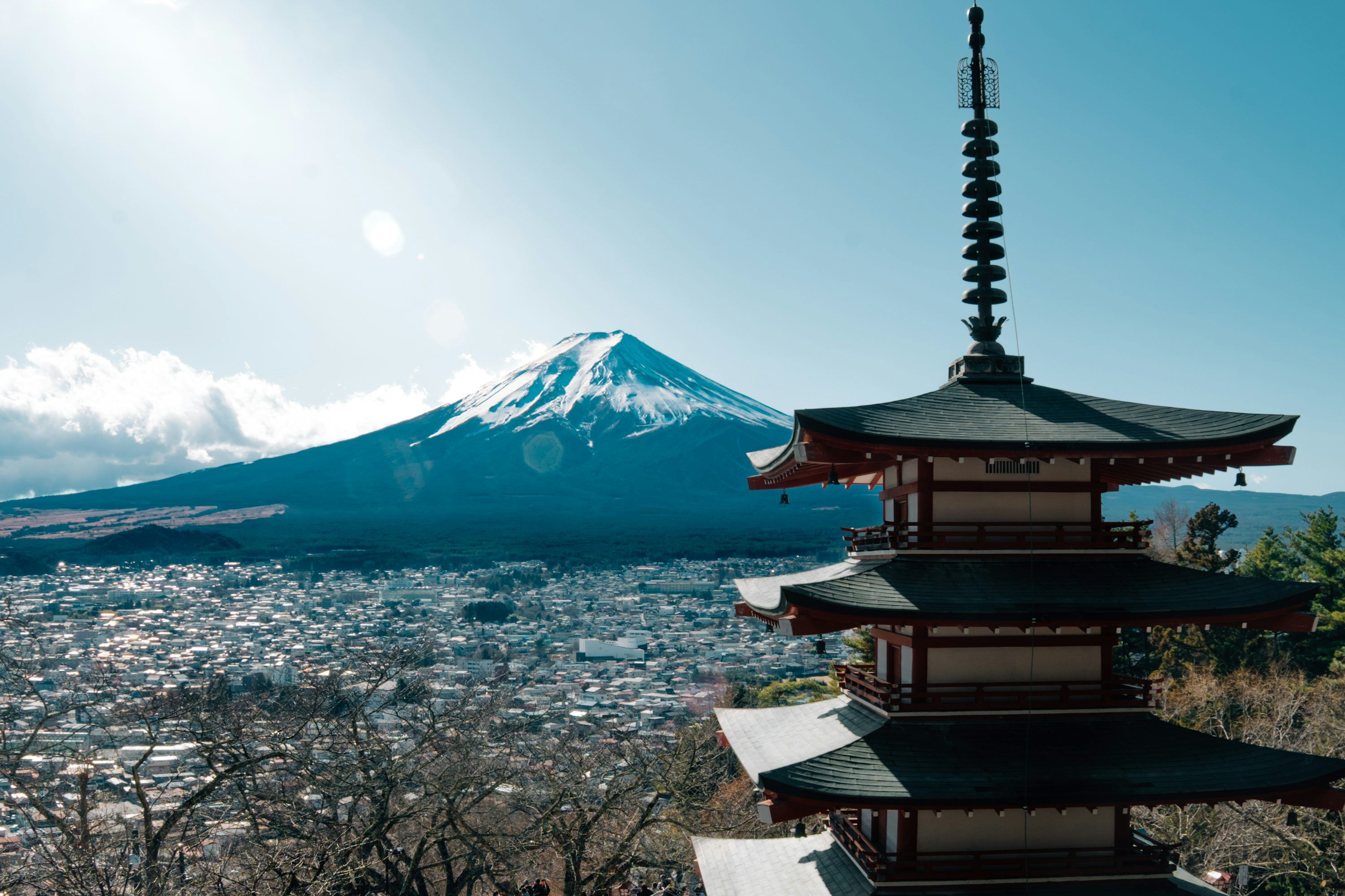3000x2000 Pagoda with mount fuji and cityscape in background