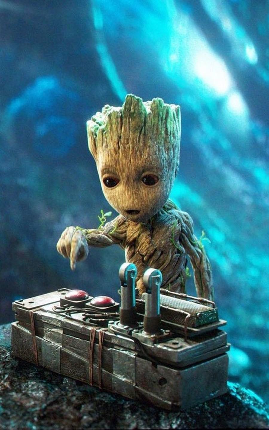 900x1440 Groot And Baby Groot Wallpaper