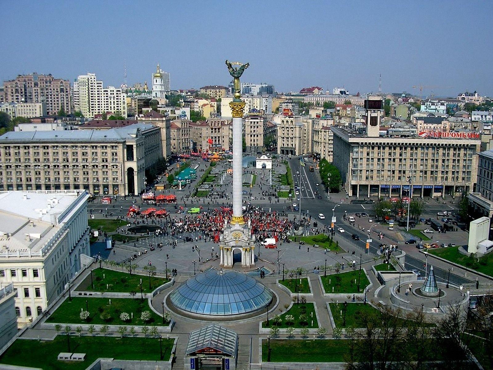 1600x1200 Kiev Square wallpaper. Kiev Square