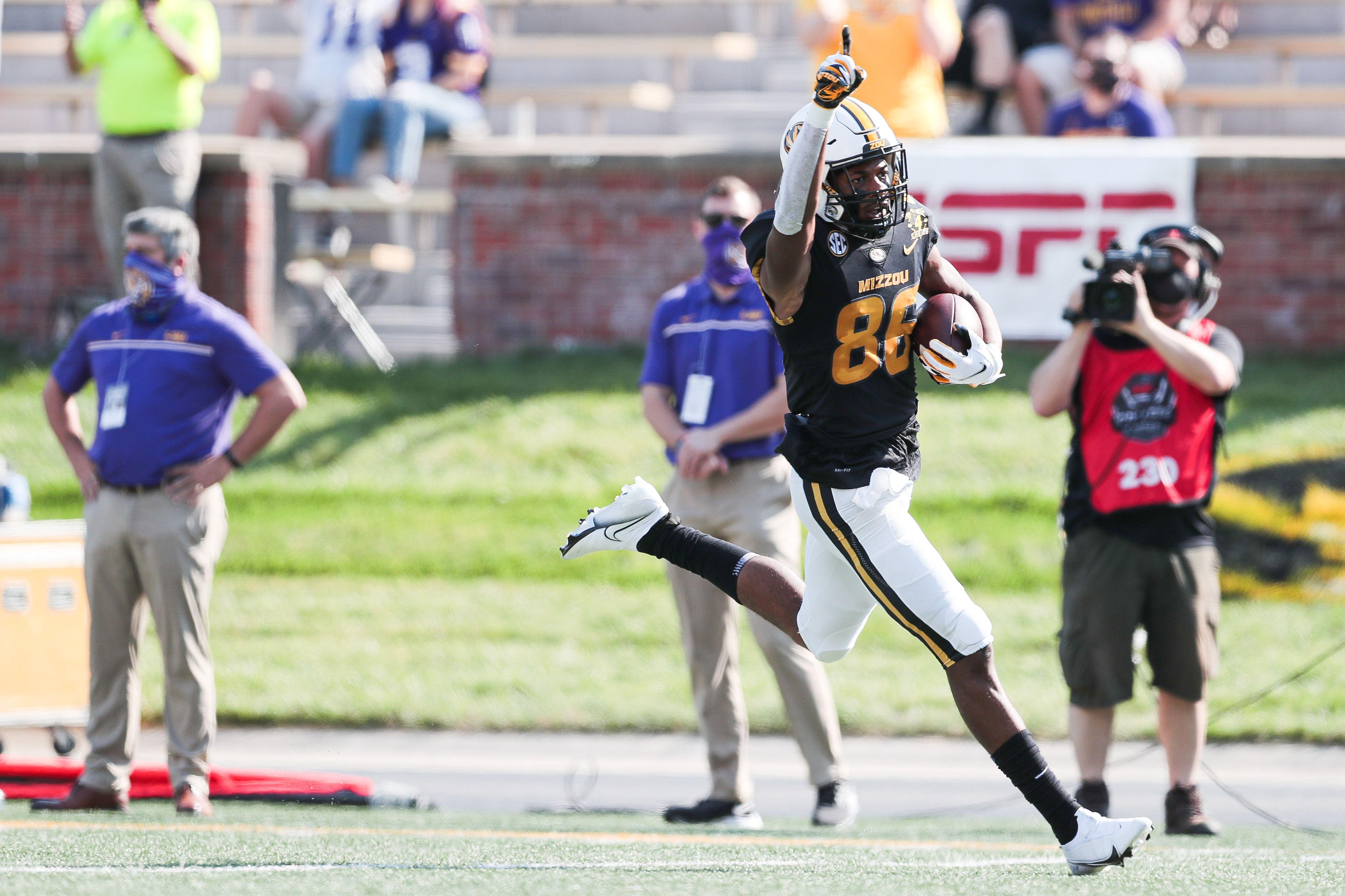 4307x2871 Mizzou's Tauksie Dove Named to Earl Campbell Tyler Rose Award Honorable Mention List of Missouri Athletics