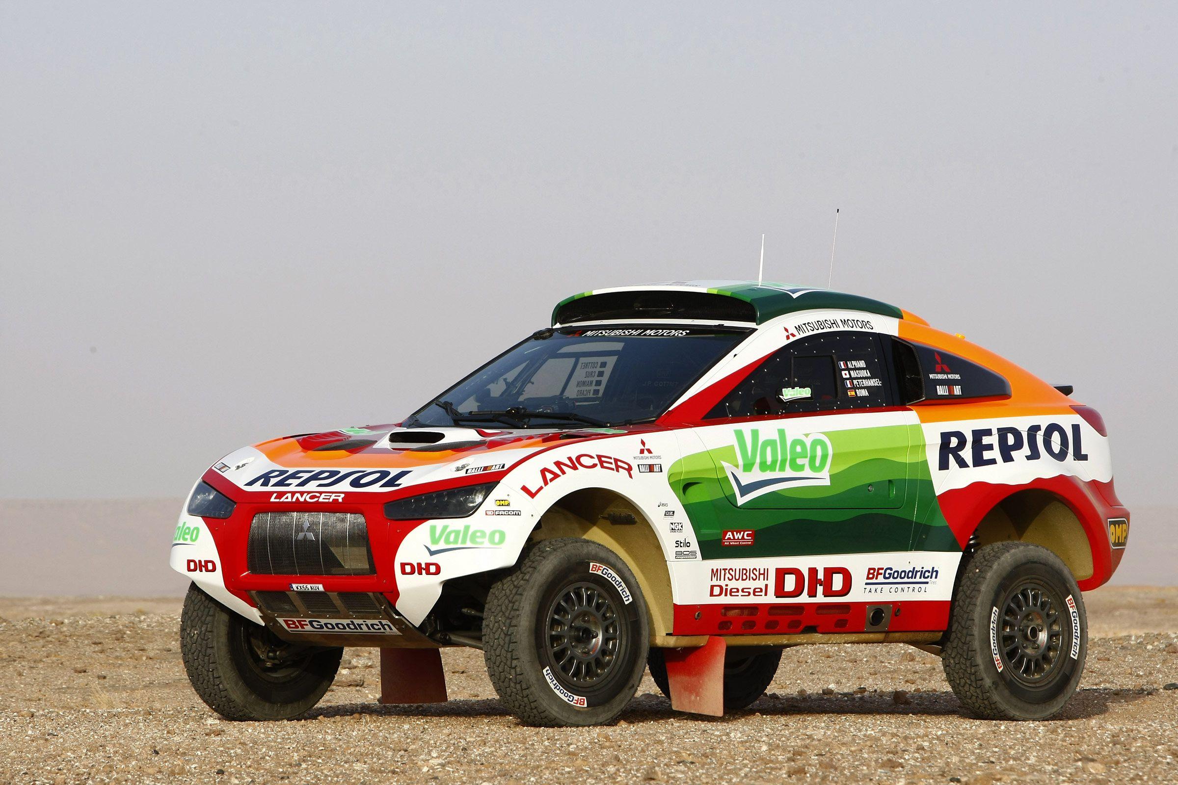 2400x1600 Download wallpaper: Dakar, car rally, MITSUBISHI Lancer, download photo, wallpaper for desktop