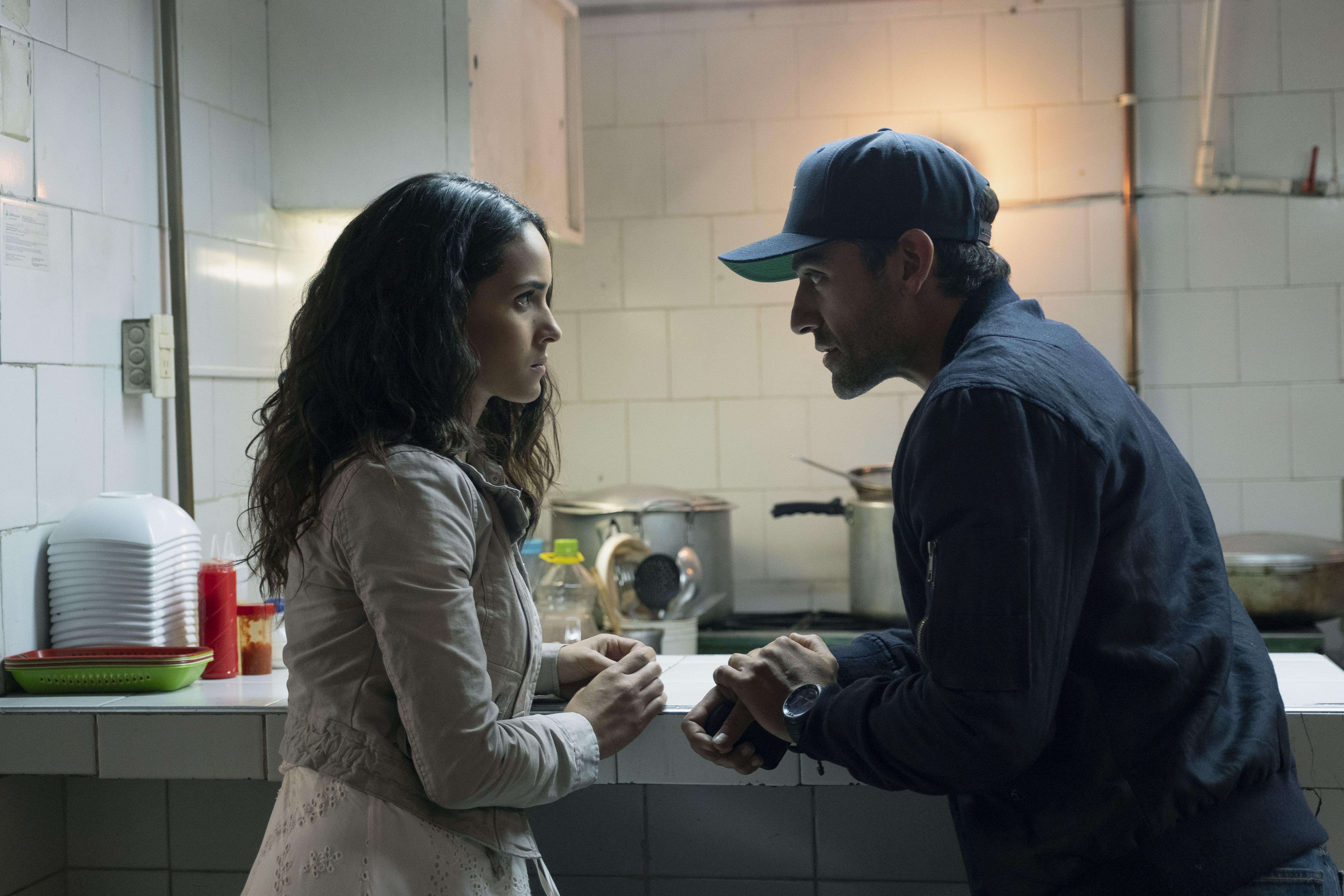 6000x4000 TRIPLE FRONTIER (2019) Arjona (Yovanna) and Oscar Isaac (Pope). Oscar isaac, Adria arjona, Frontier