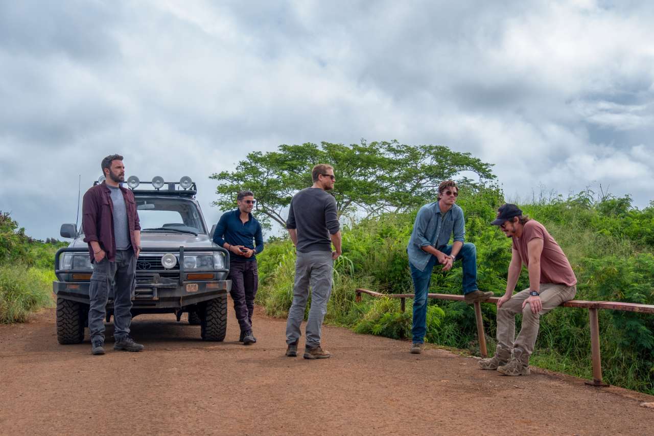 1280x853 Triple Frontier': 6 Charlie Hunnam Photo From His New Netflix Movie