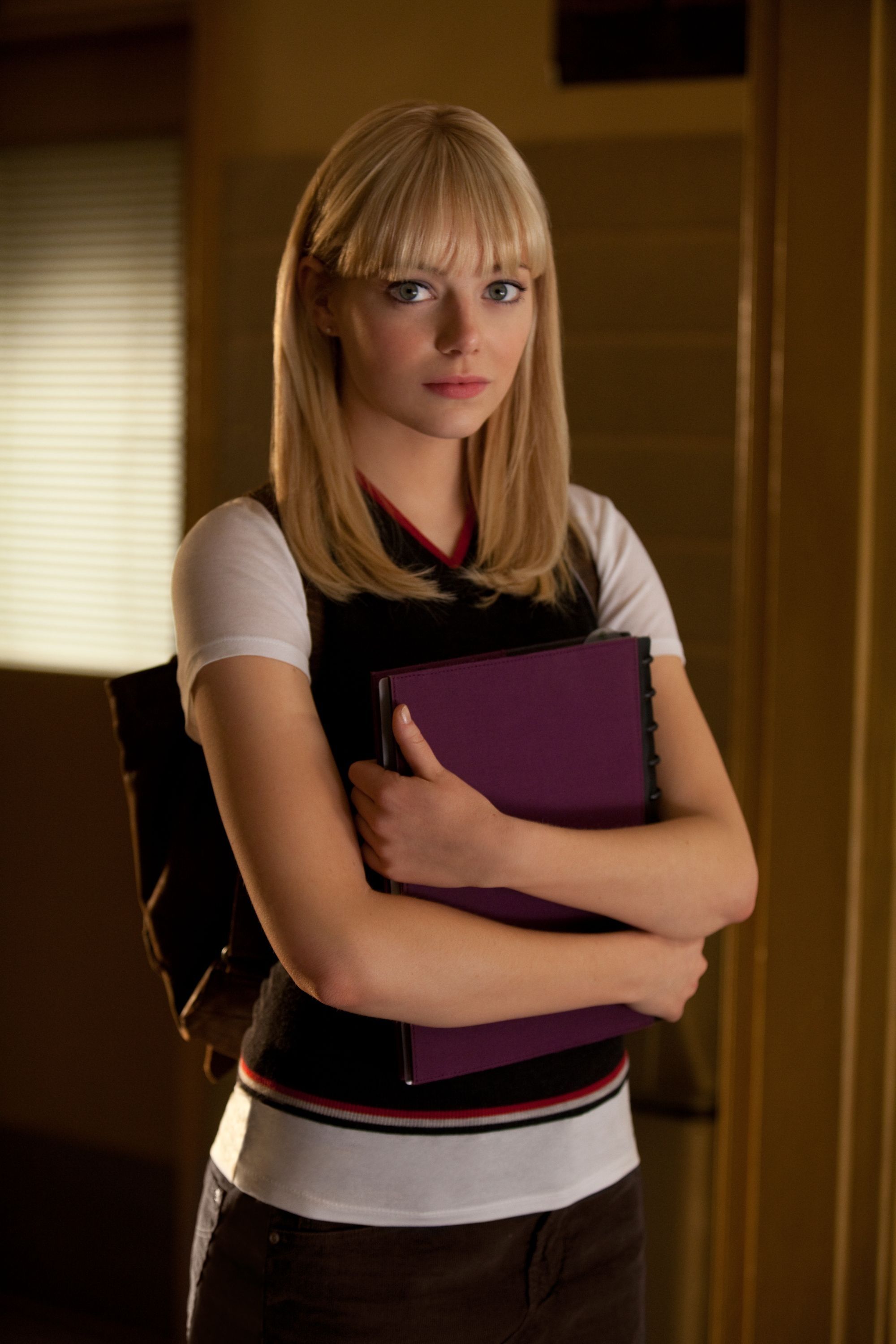 2000x3000 Emma Stone (Spider Man) Wallpaper