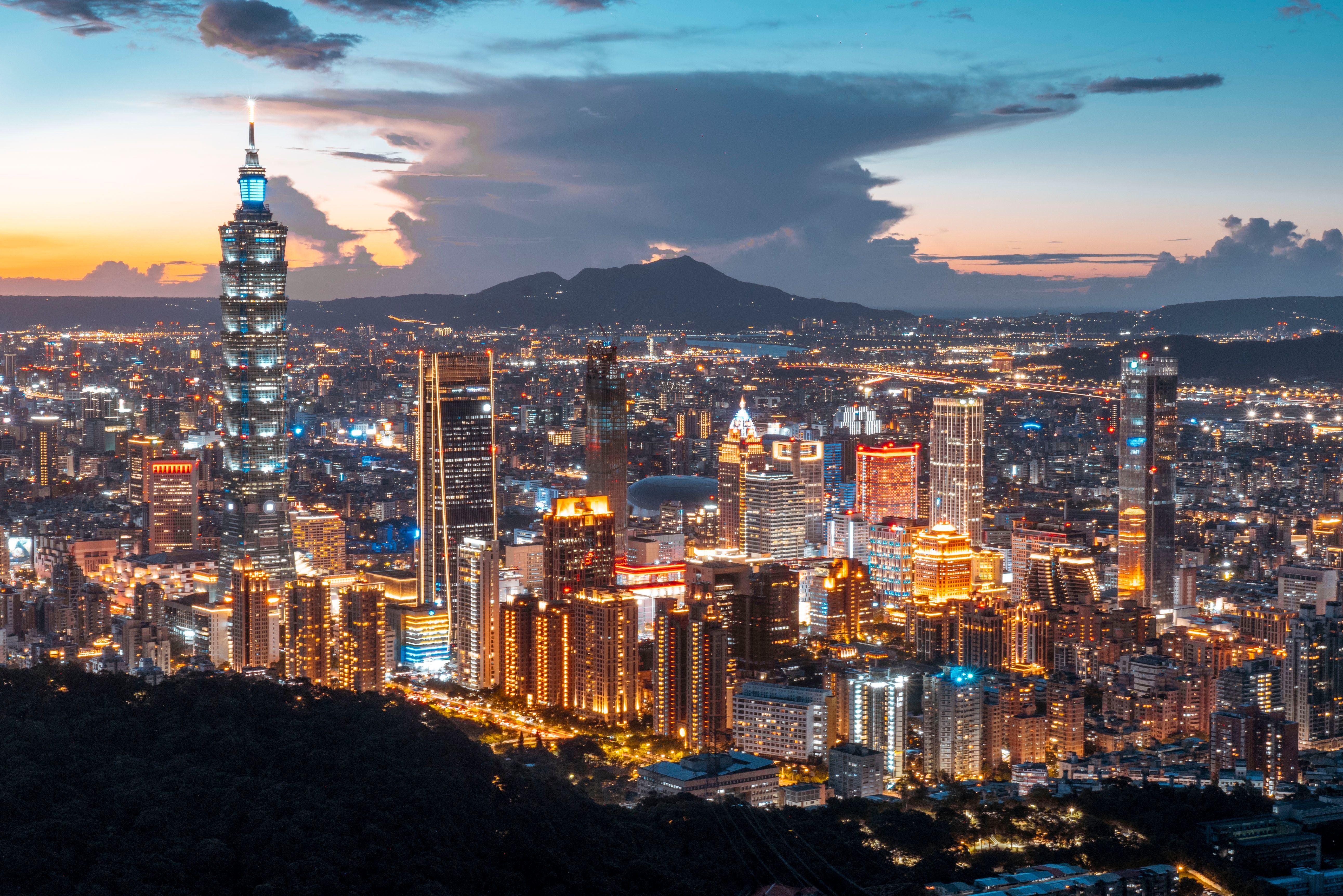 5168x3448 Taipei 101 at Night · Free