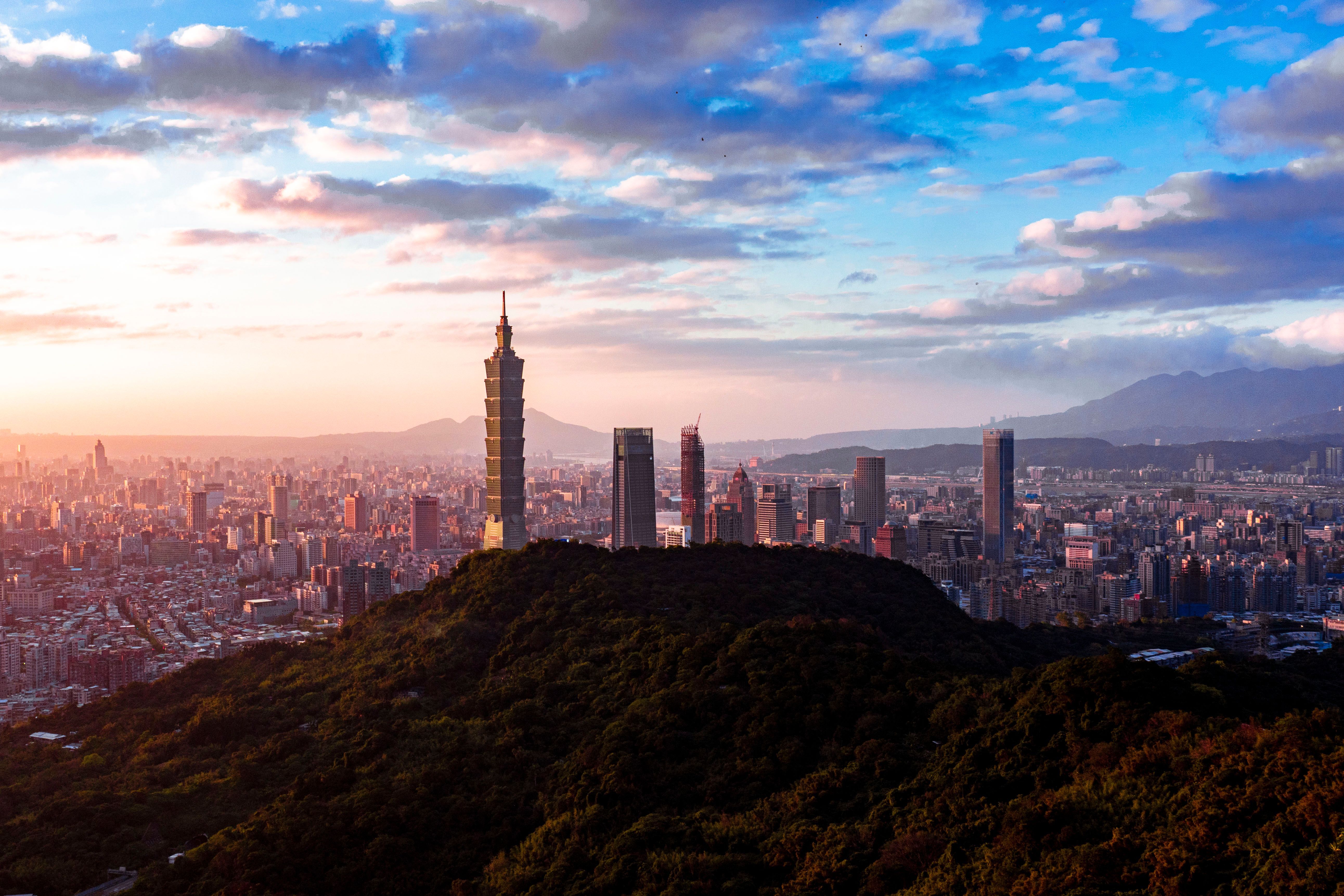 5168x3448 Taipei seen from Xiangshan · Free