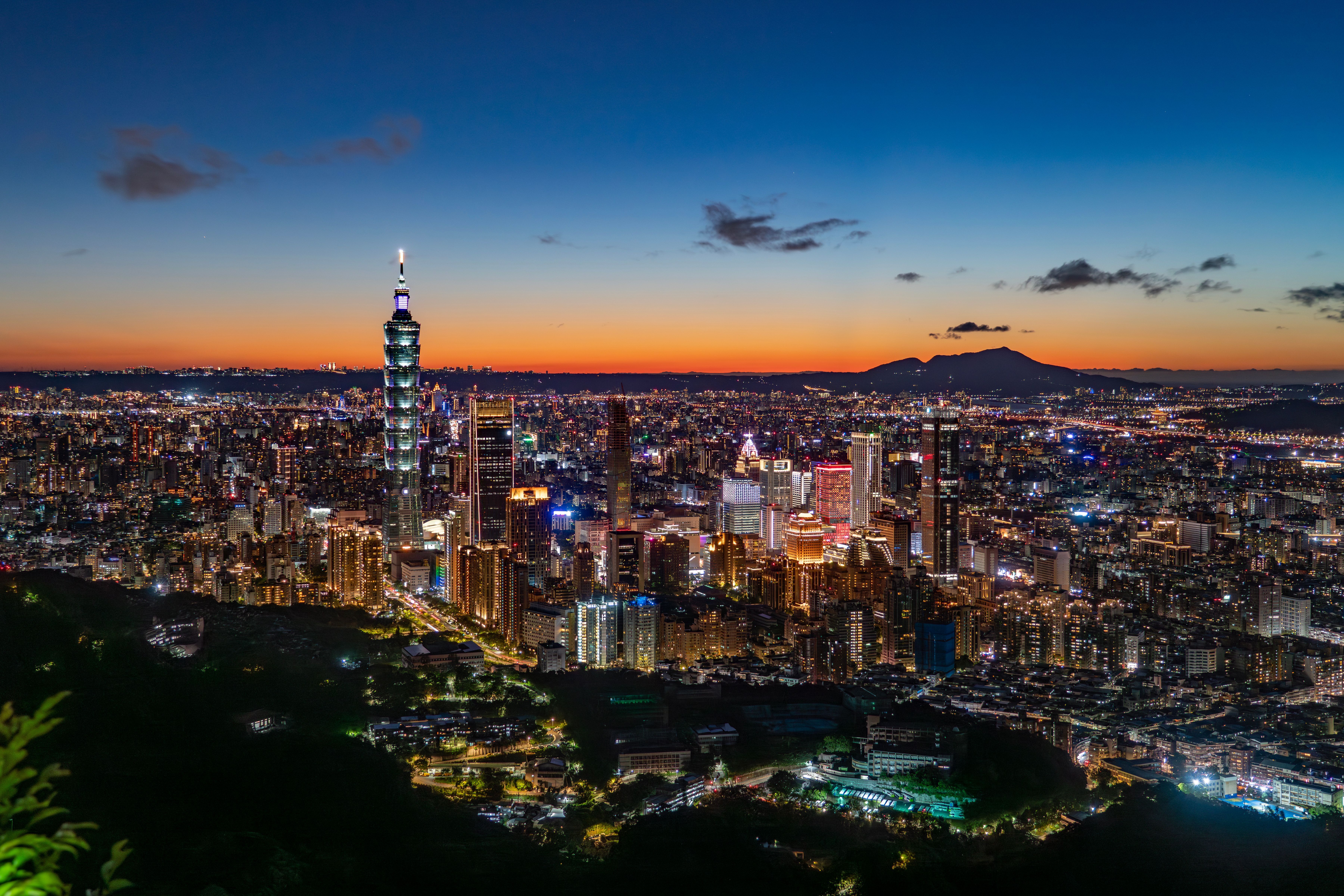 7200x4802 Taipei at Sunset · Free