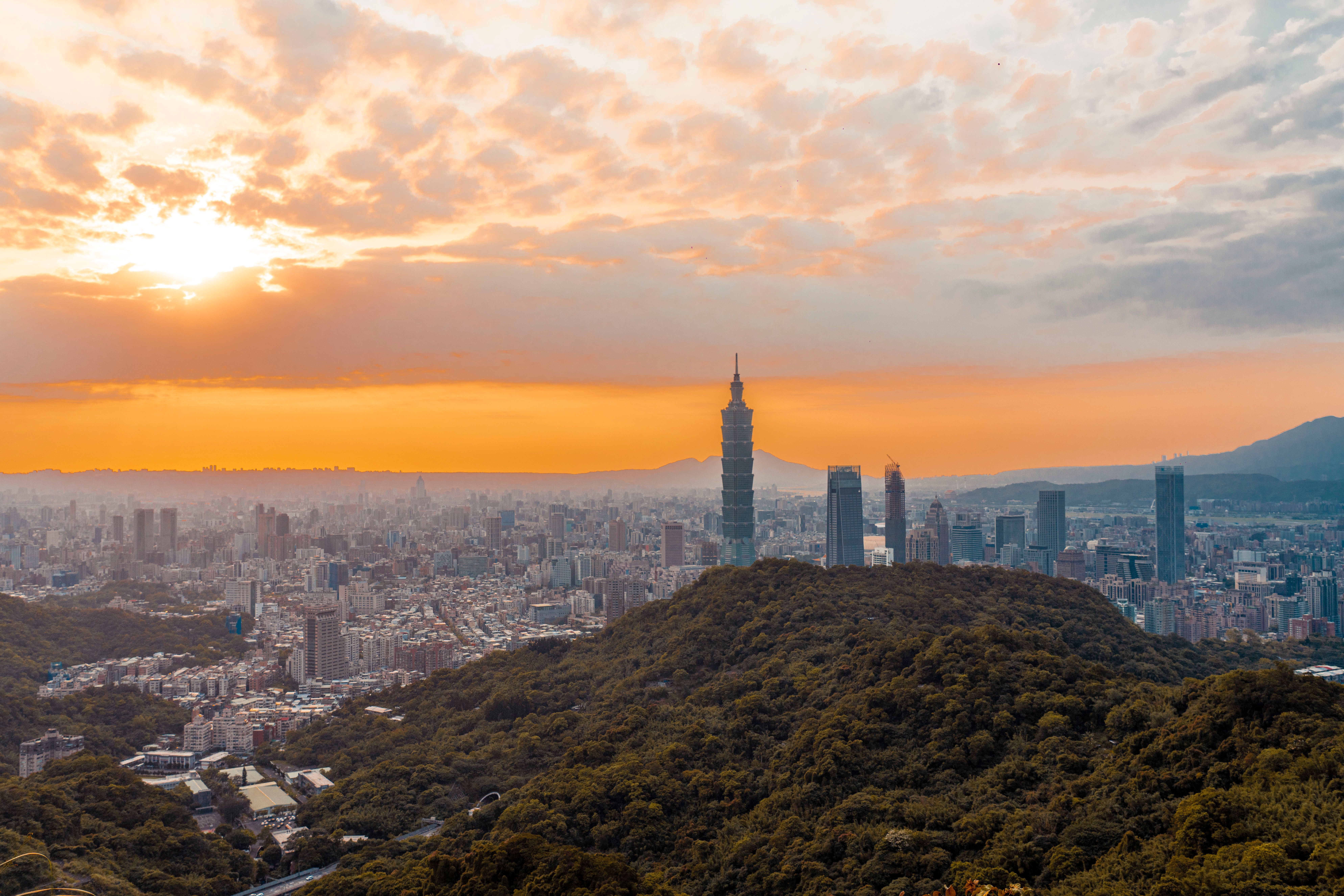 7952x5304 Taipei at Sunset · Free