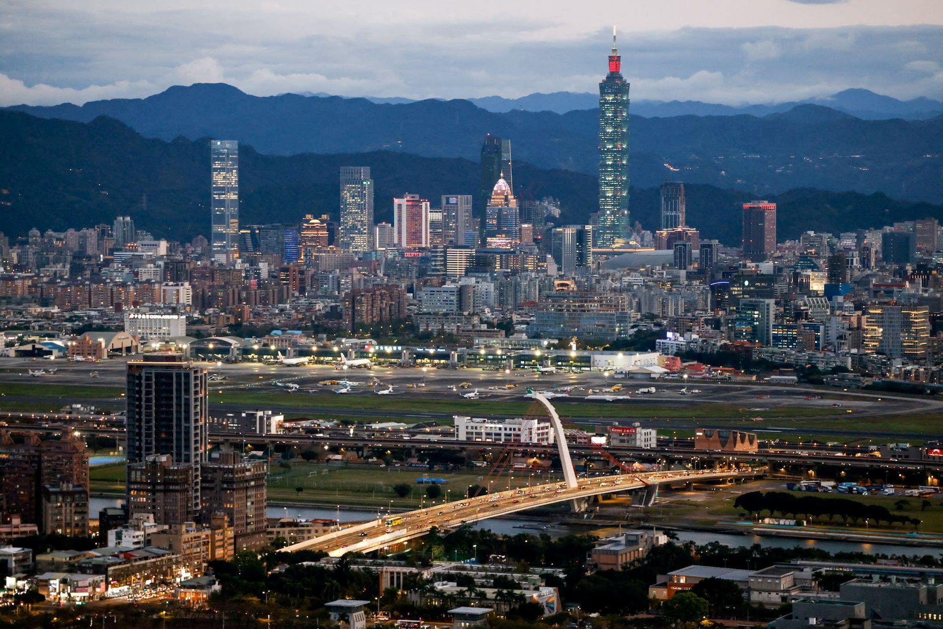 1920x1281 AI boom predicted to drive Taiwan's economy to grow fastest in four decades