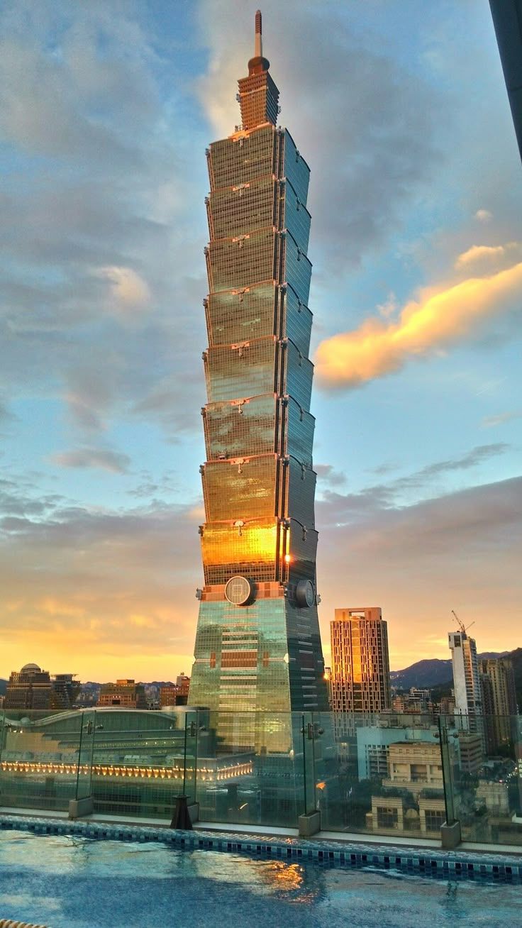 736x1308 Taipei 101