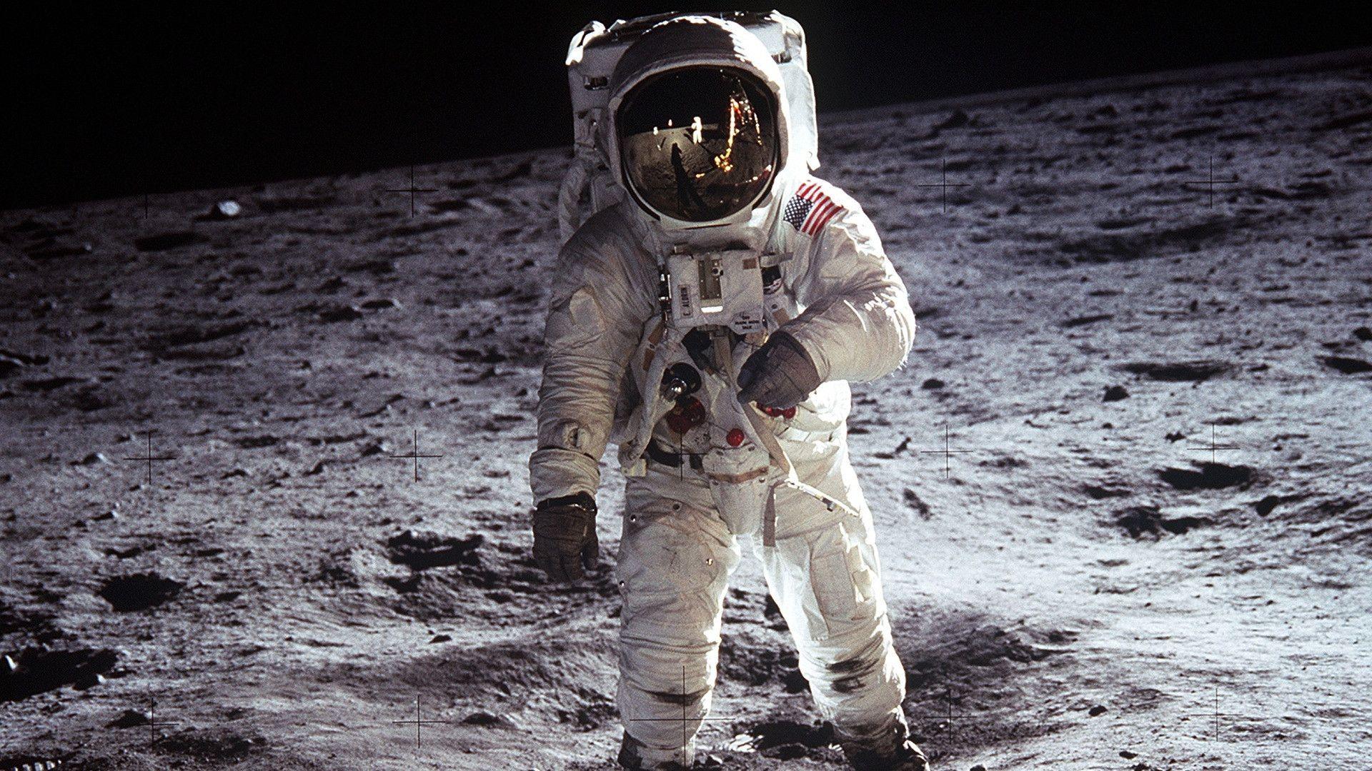 1920x1080 Astronaut On The Moon HD Wallpaperx1080