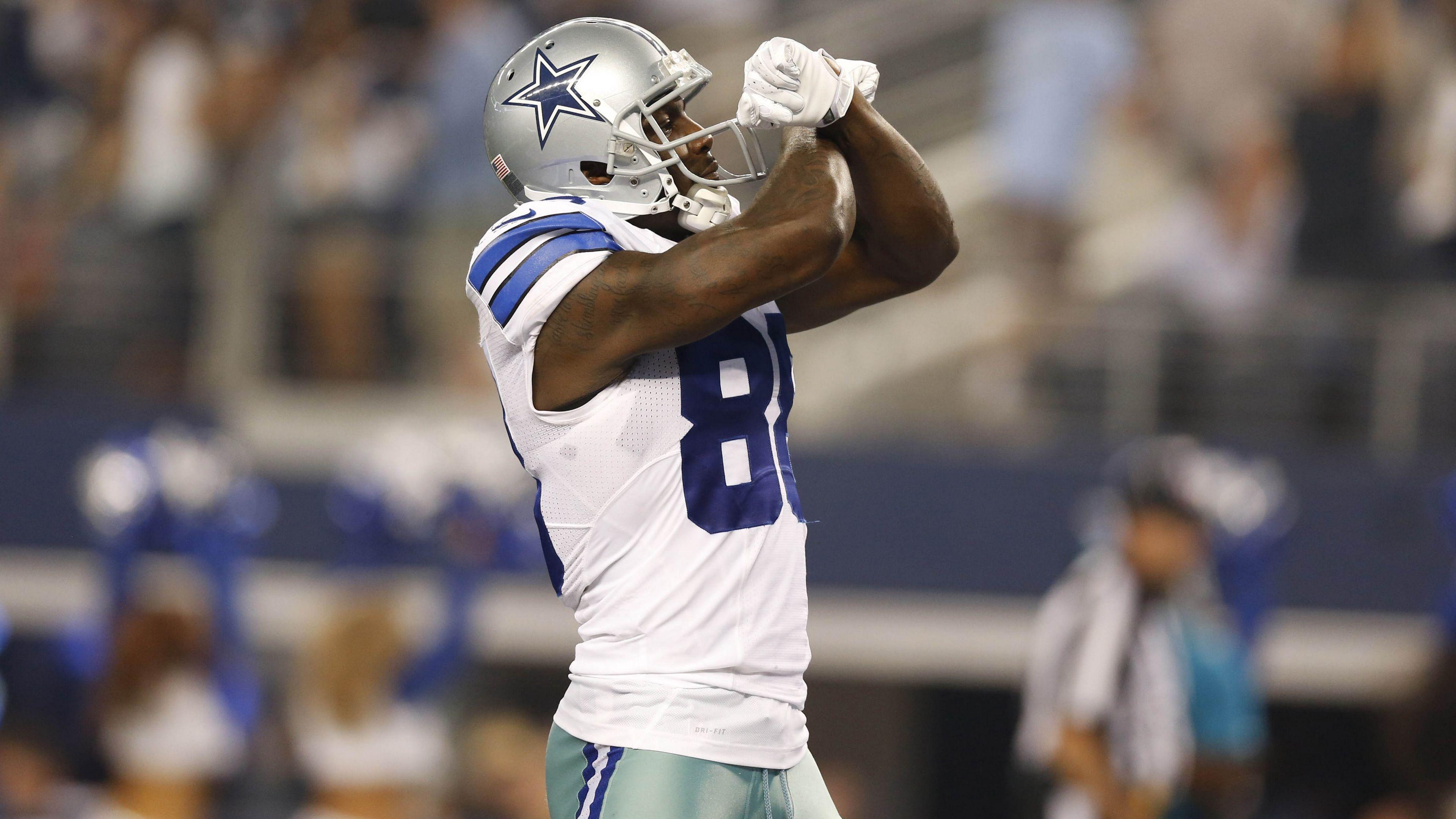 3840x2160 Download wallpaper 3840x2160 dez bryant, dallas cowboys, football 4k